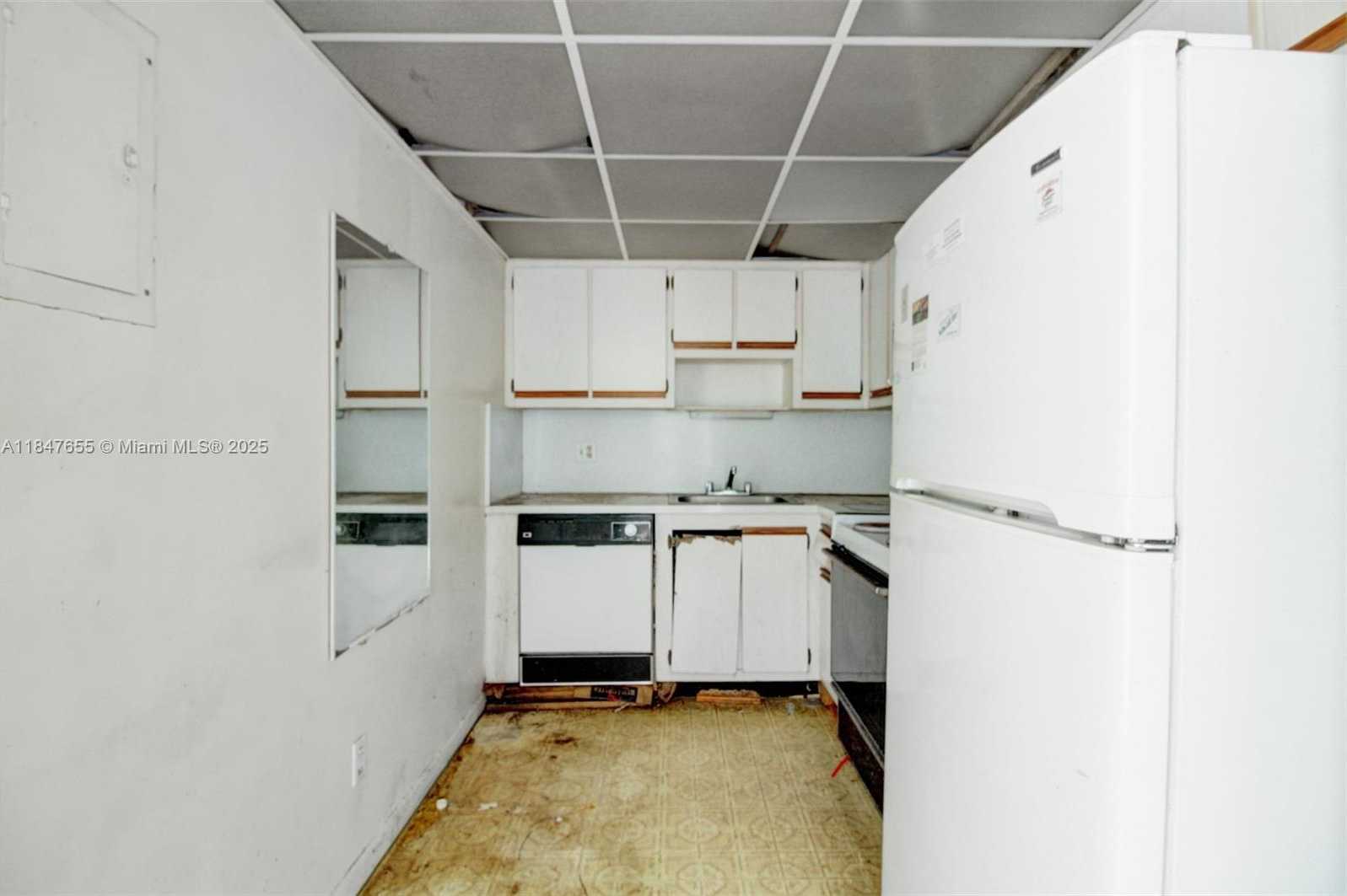 Small Image of 13499 BISCAYNE BLVD #407, North Miami Number 5