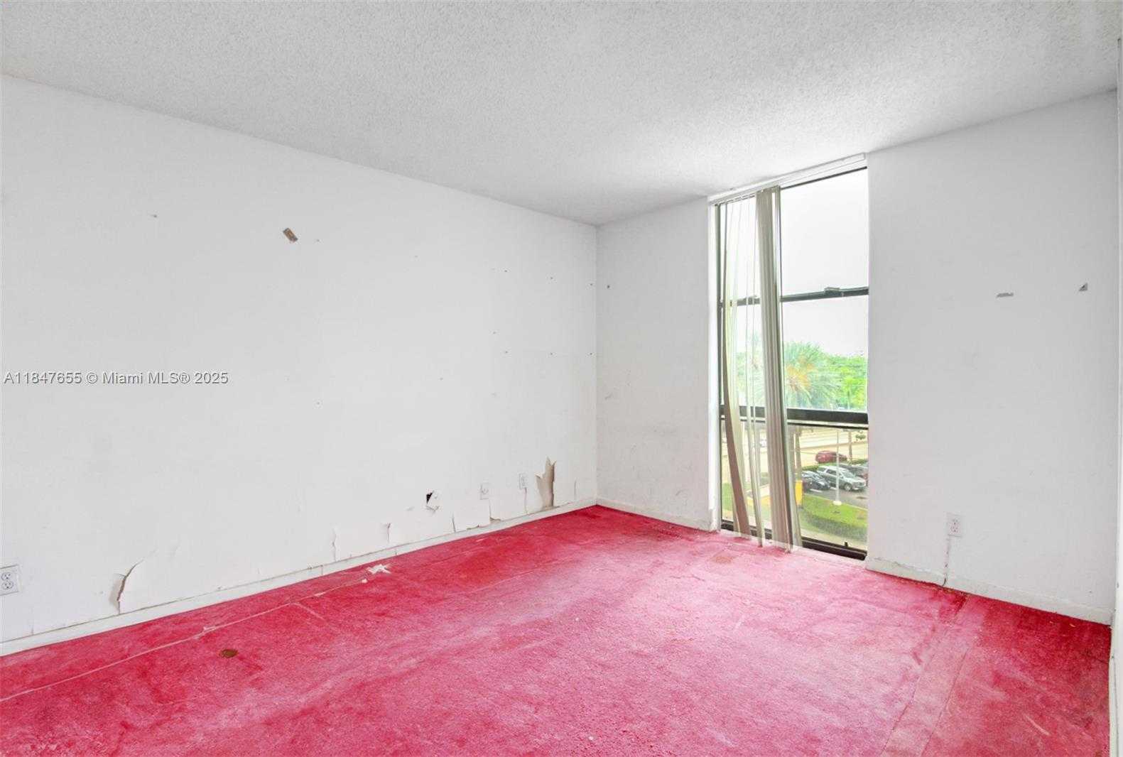 Small Image of 13499 BISCAYNE BLVD #407, North Miami Number 6