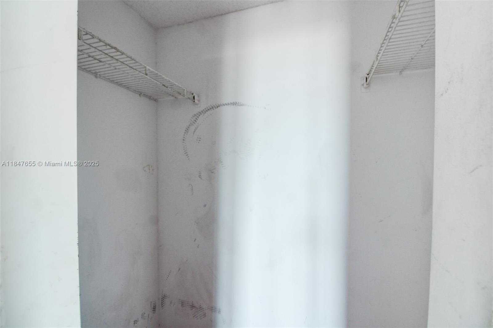 Small Image of 13499 BISCAYNE BLVD #407, North Miami Number 8