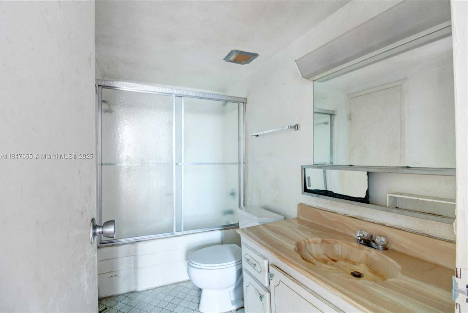 Small Image of 13499 BISCAYNE BLVD #407, North Miami Number 9