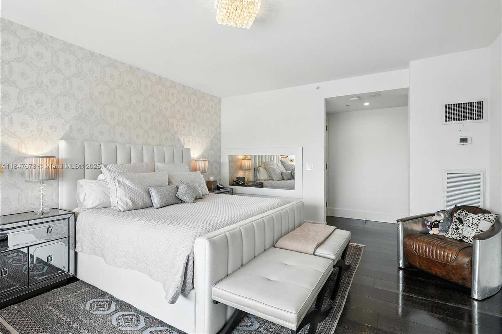 Small Image of 1435 BRICKELL AVE #3512, Miami Number 17