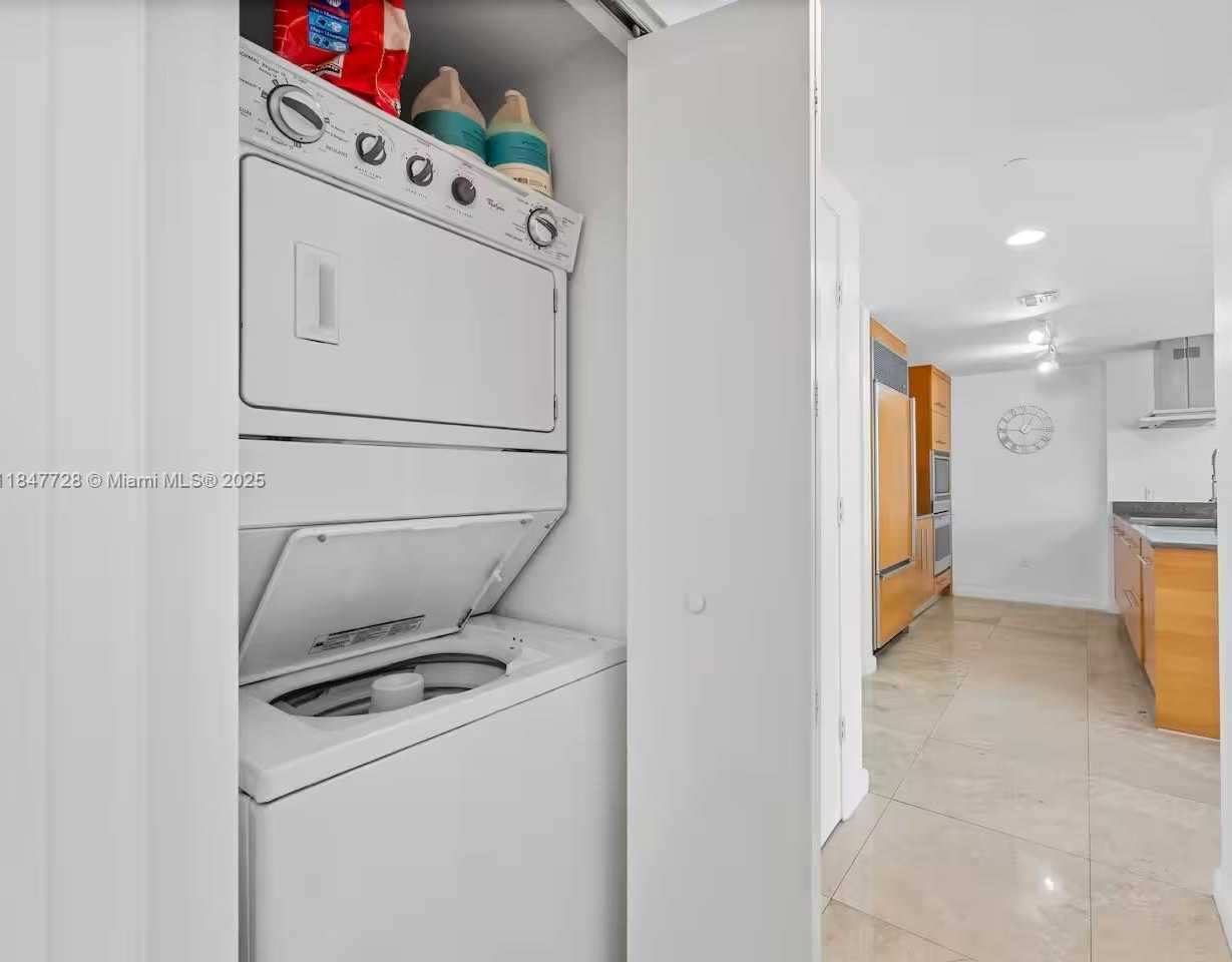 Small Image of 485 BRICKELL AVE #3503, Miami Number 10