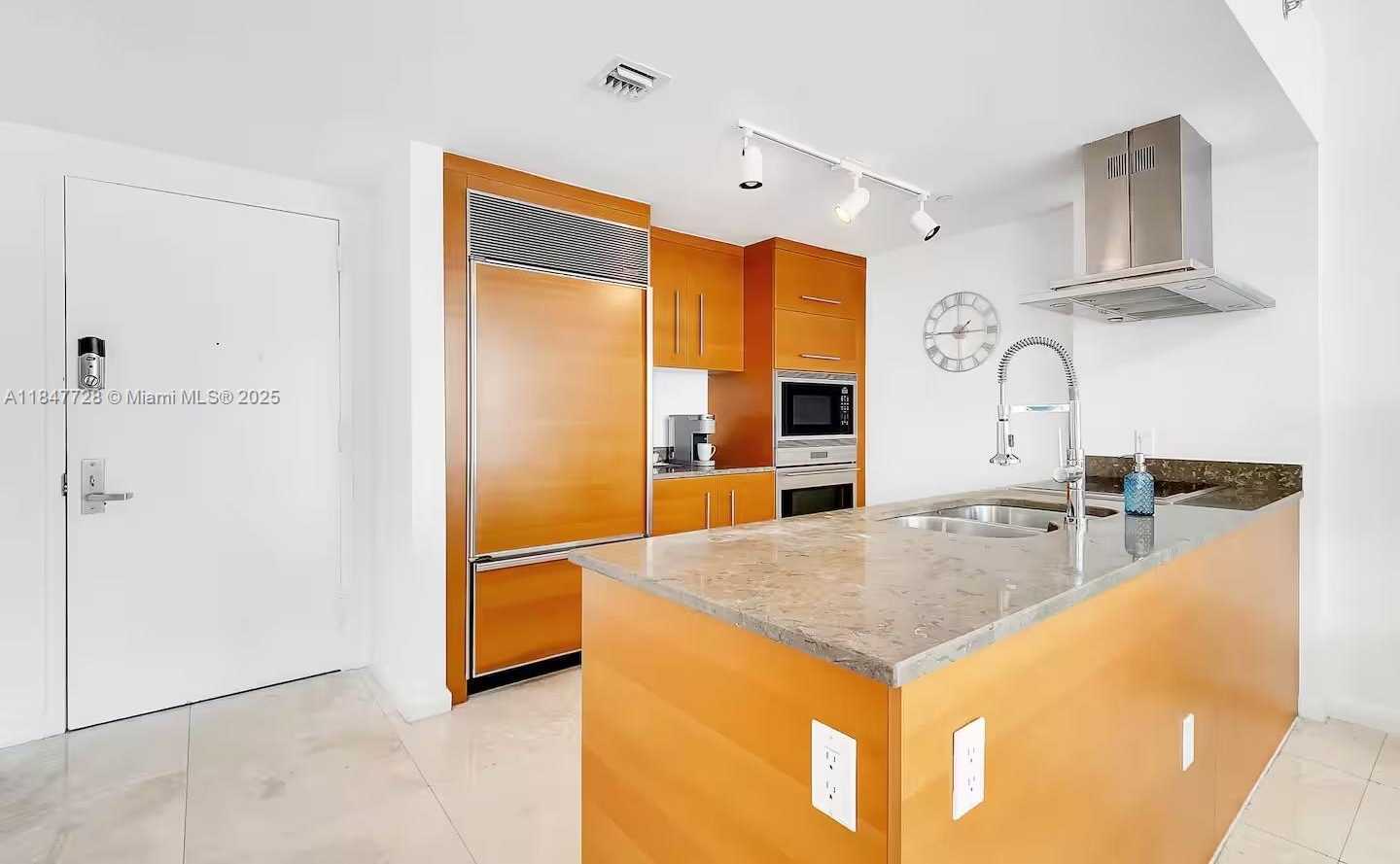 Small Image of 485 BRICKELL AVE #3503, Miami Number 5