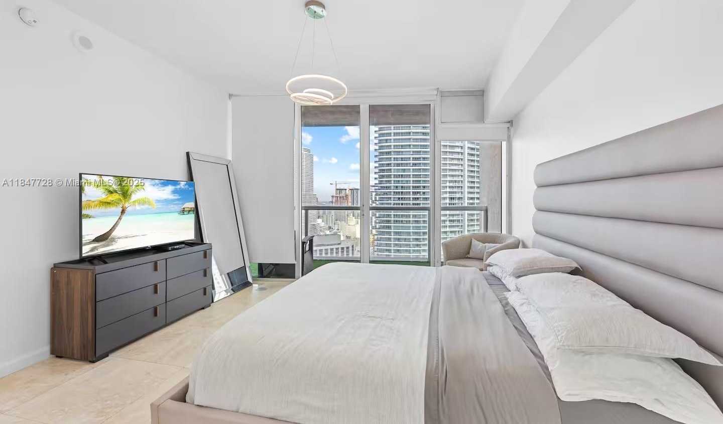 Small Image of 485 BRICKELL AVE #3503, Miami Number 7