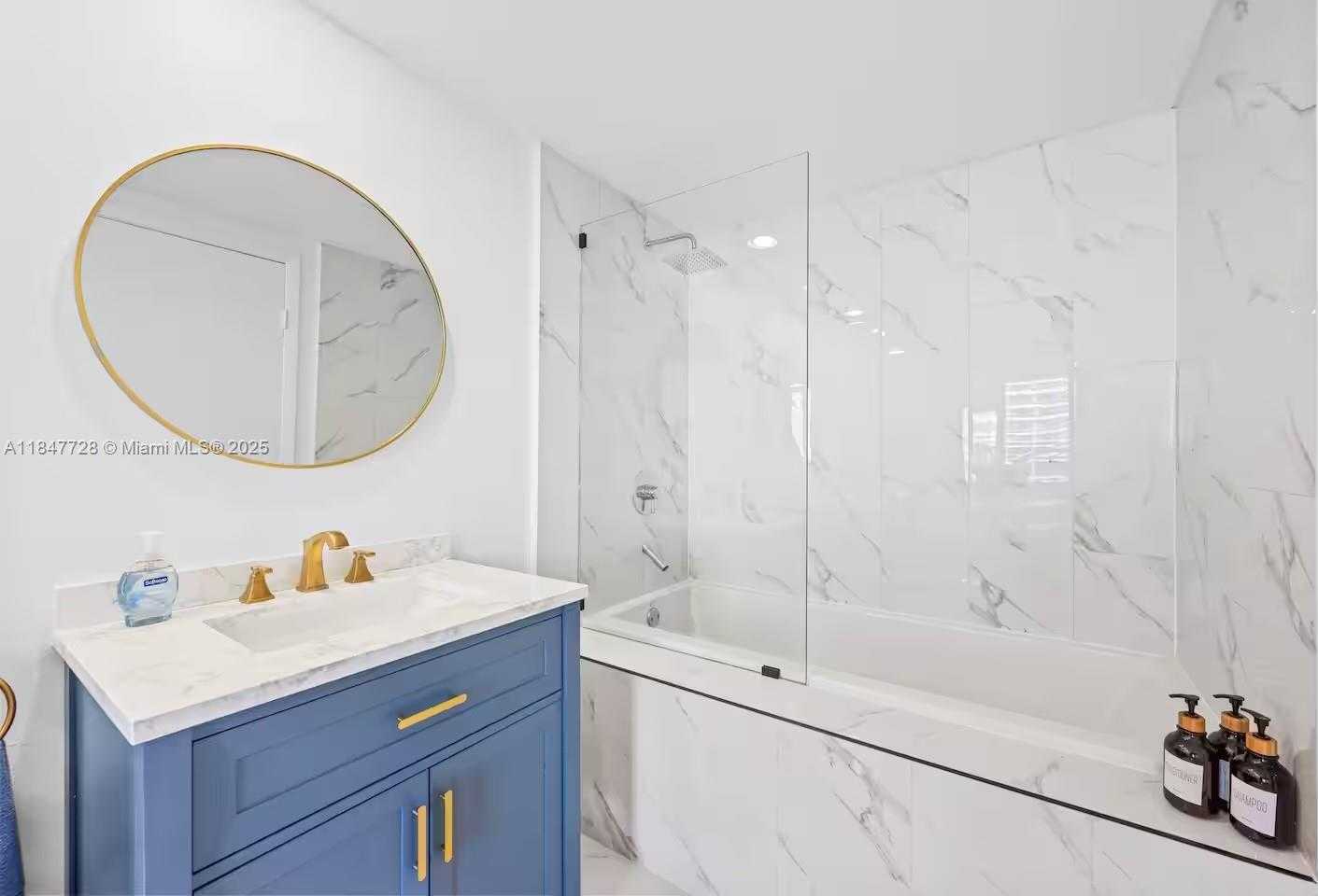 Small Image of 485 BRICKELL AVE #3503, Miami Number 9