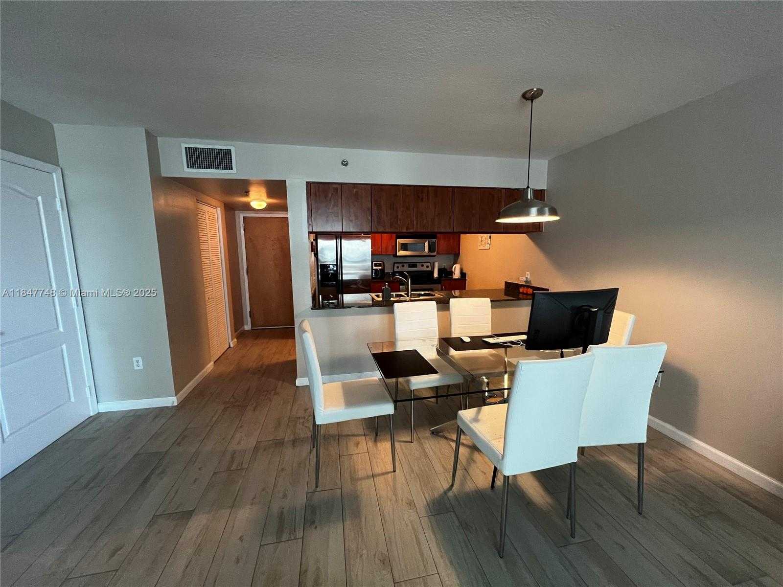 Small Image of 1200 BRICKELL BAY DR #3414, Miami Number 10