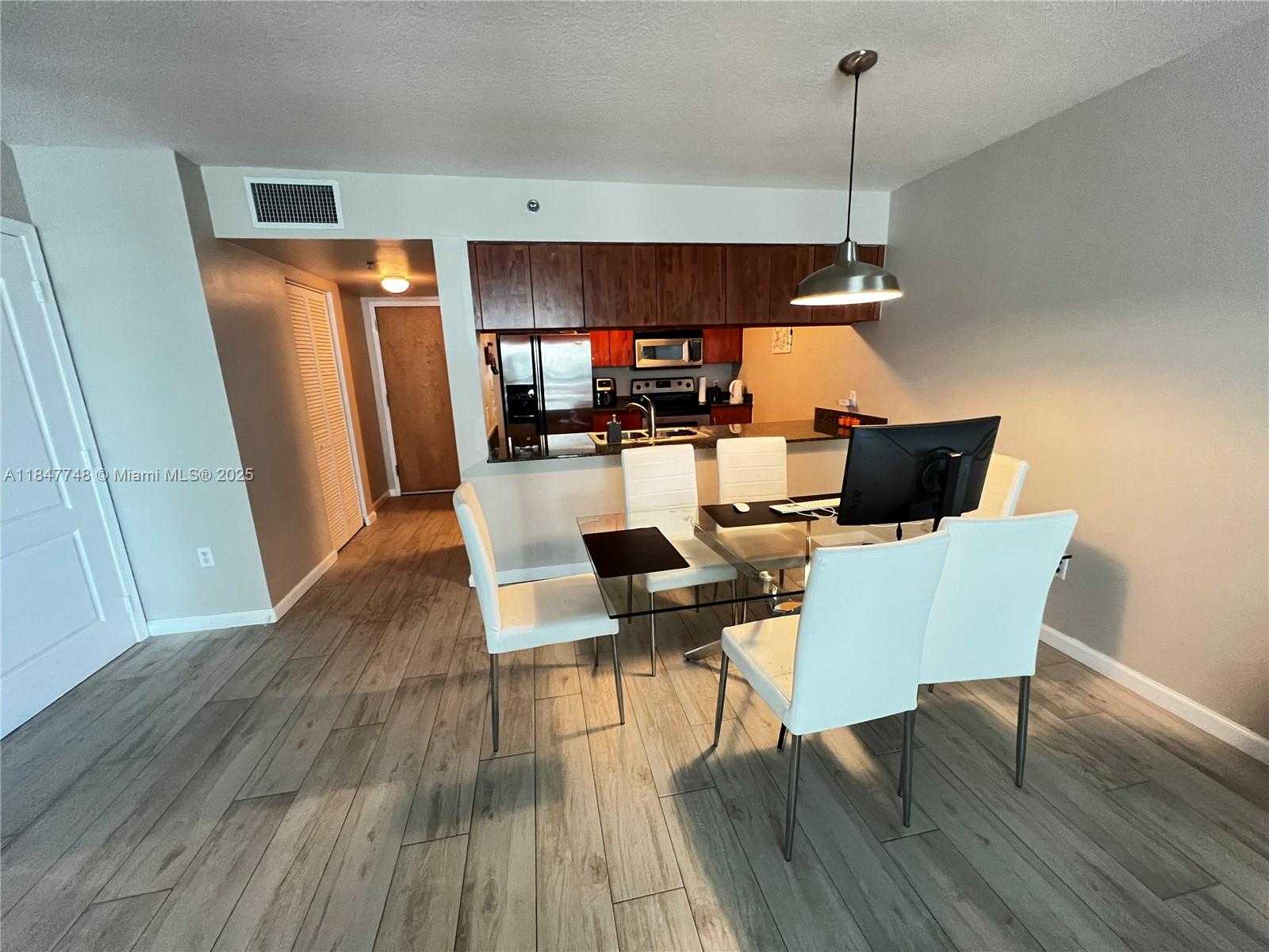 Small Image of 1200 BRICKELL BAY DR #3414, Miami Number 11