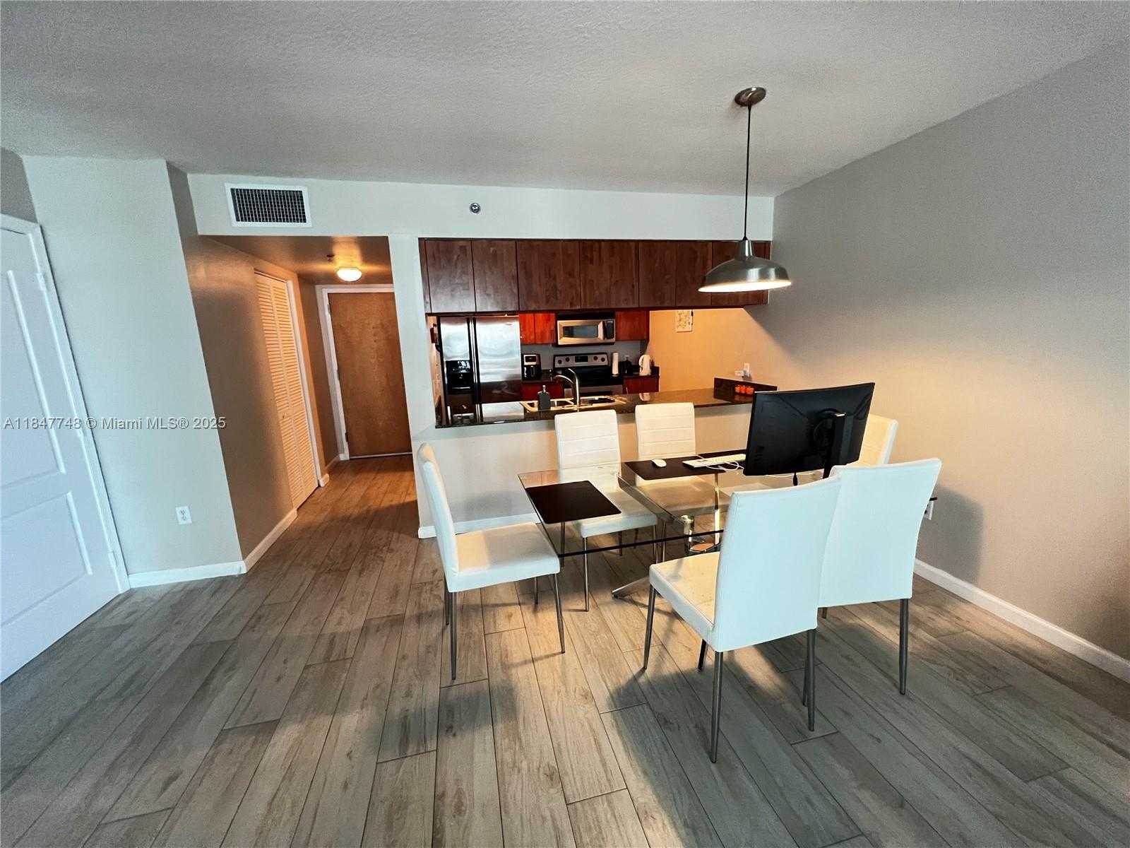 Small Image of 1200 BRICKELL BAY DR #3414, Miami Number 12
