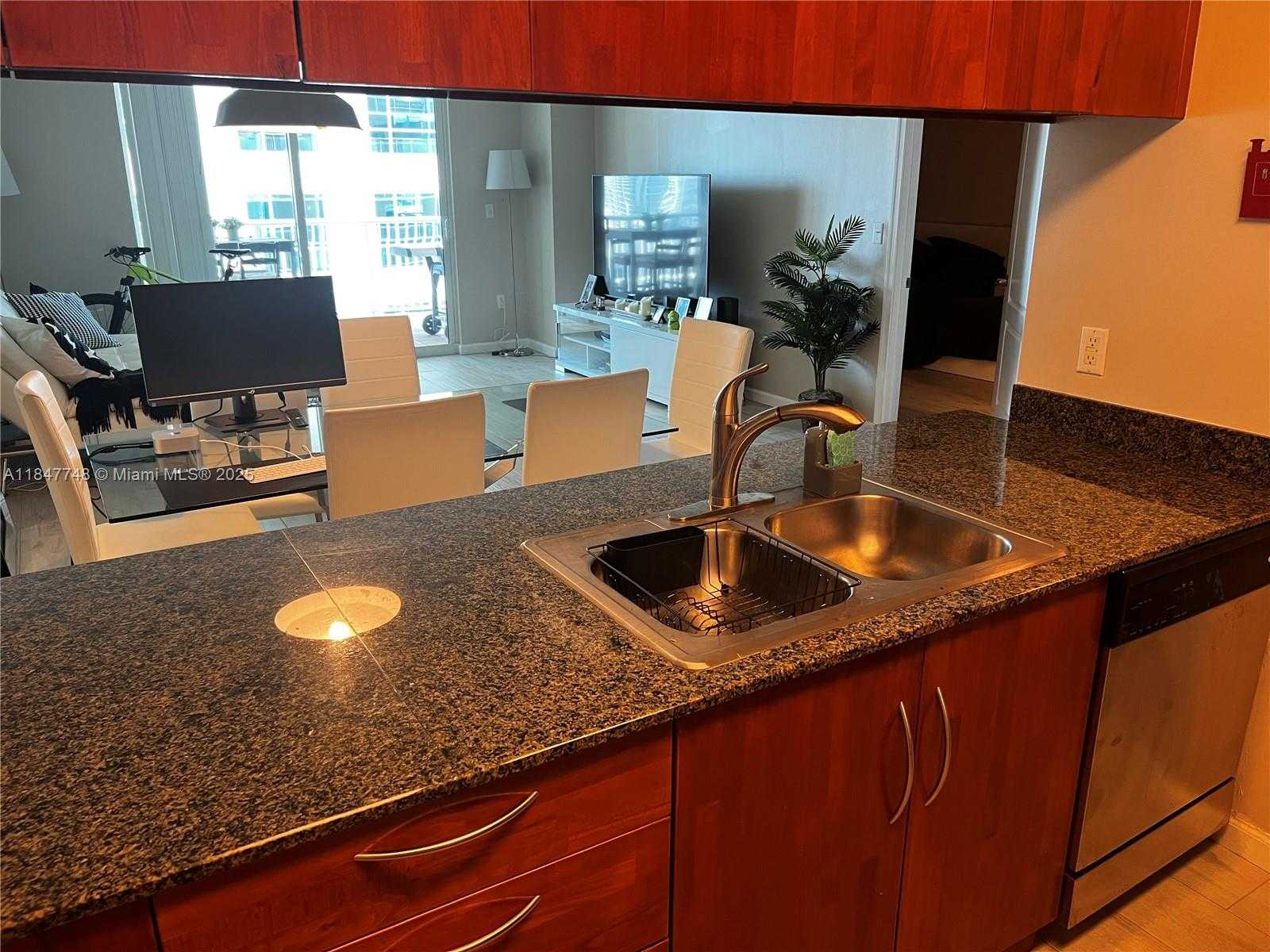 Small Image of 1200 BRICKELL BAY DR #3414, Miami Number 15