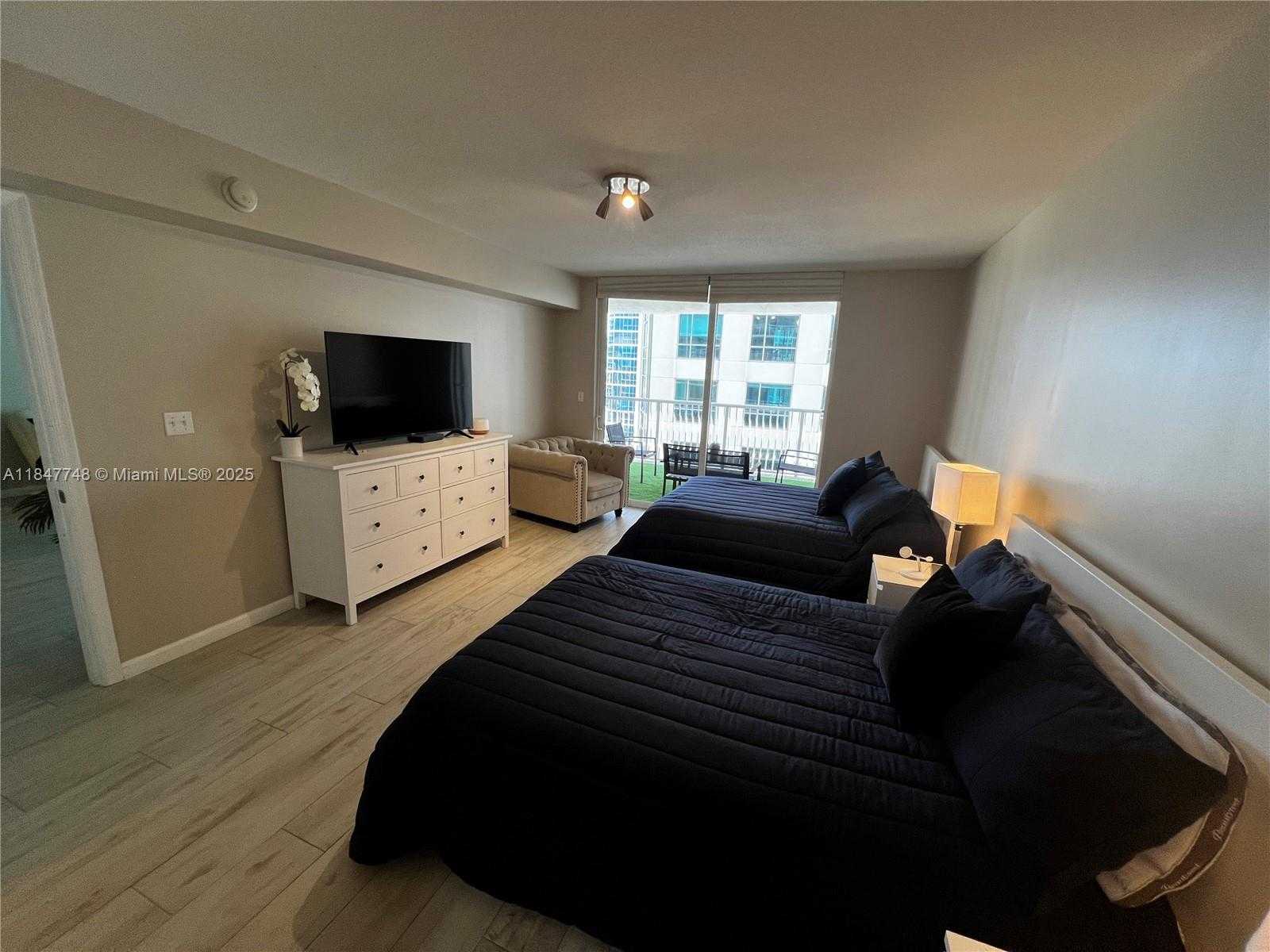 Small Image of 1200 BRICKELL BAY DR #3414, Miami Number 20