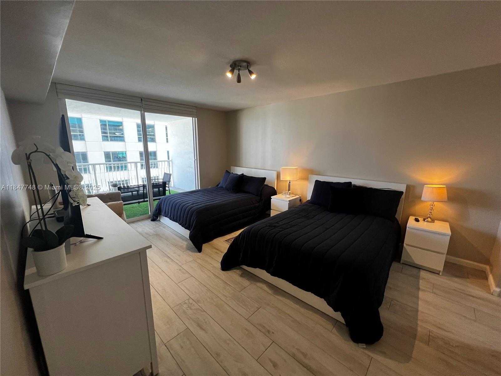 Small Image of 1200 BRICKELL BAY DR #3414, Miami Number 23
