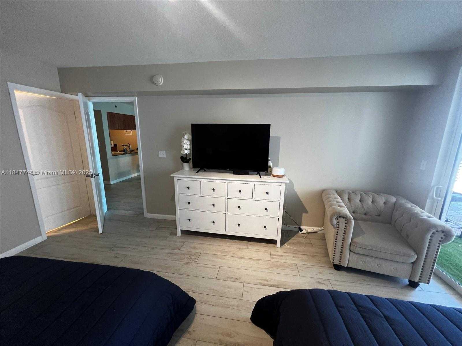 Small Image of 1200 BRICKELL BAY DR #3414, Miami Number 24