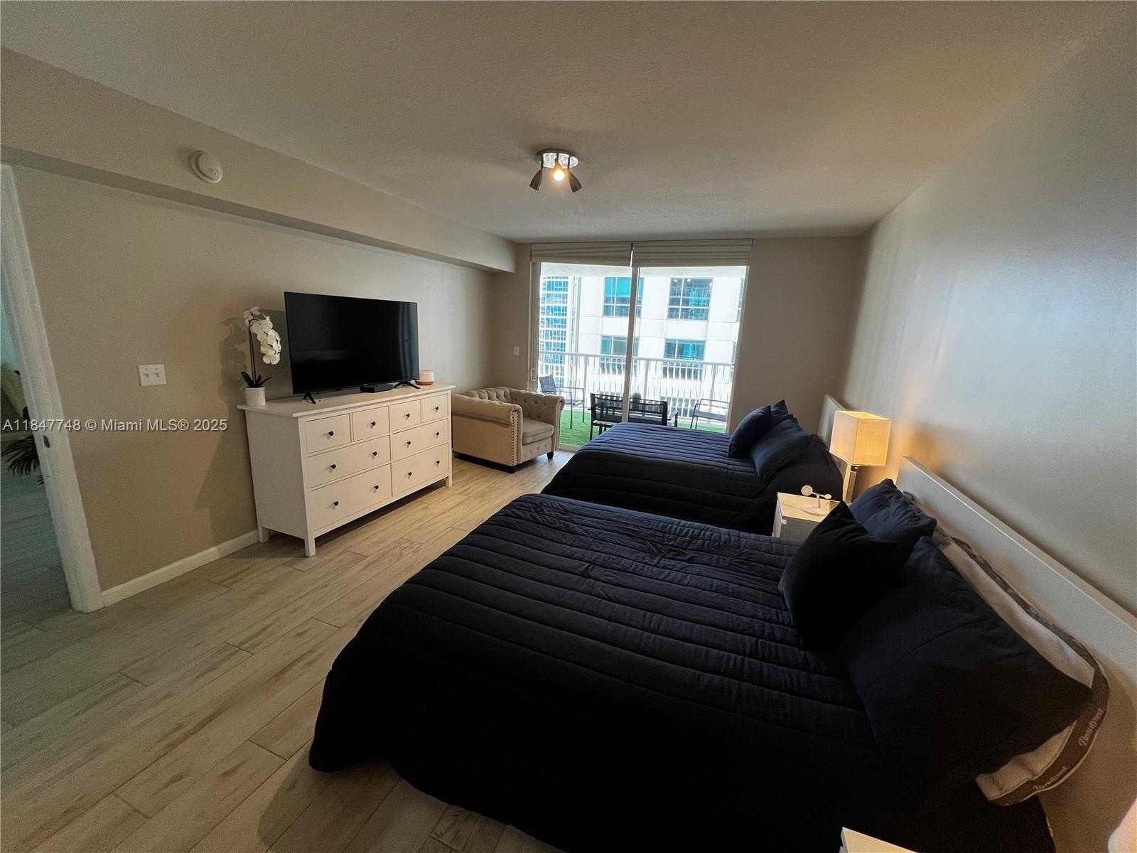 Small Image of 1200 BRICKELL BAY DR #3414, Miami Number 25