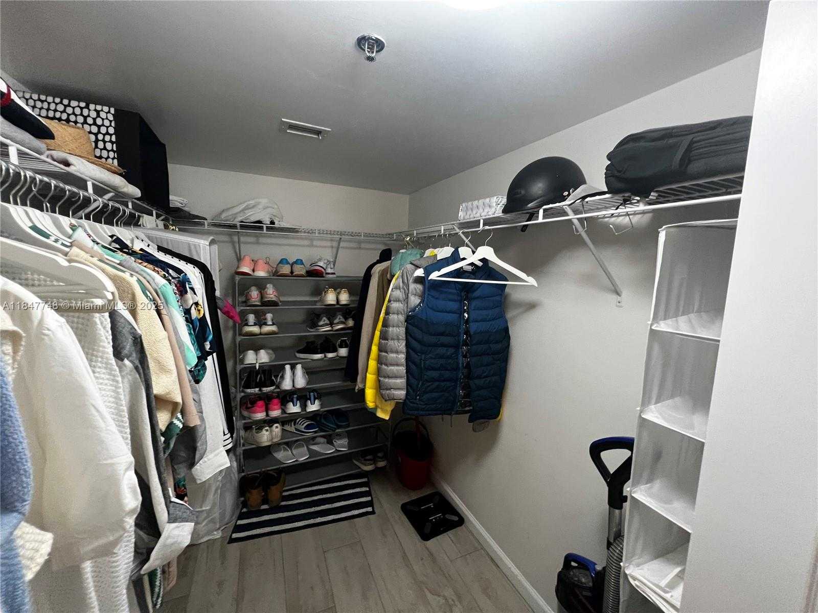 Small Image of 1200 BRICKELL BAY DR #3414, Miami Number 27