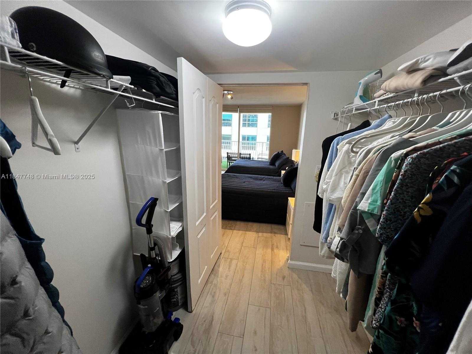 Small Image of 1200 BRICKELL BAY DR #3414, Miami Number 30