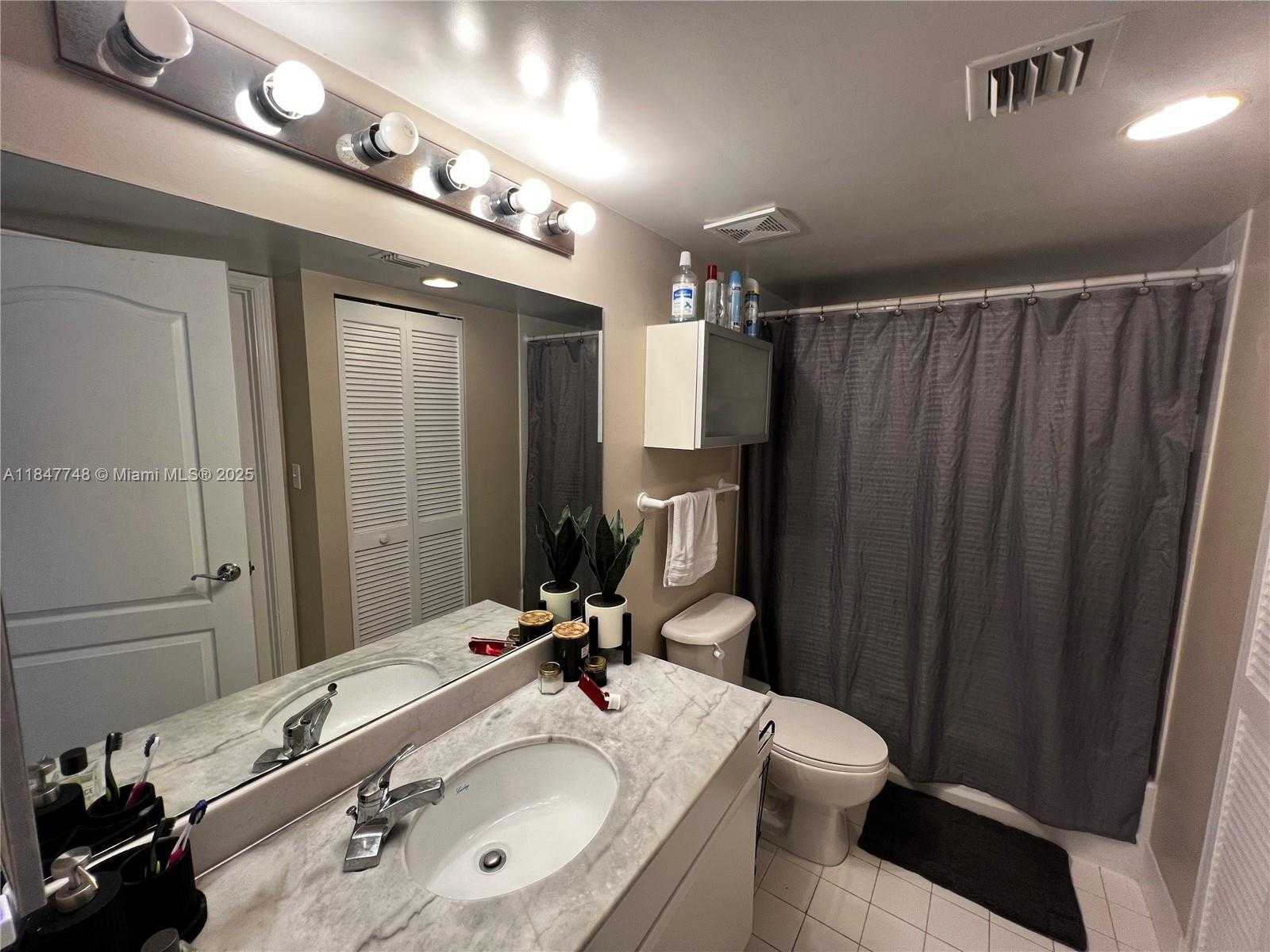 Small Image of 1200 BRICKELL BAY DR #3414, Miami Number 32