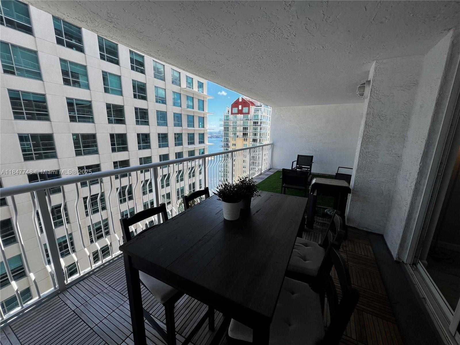 Small Image of 1200 BRICKELL BAY DR #3414, Miami Number 4
