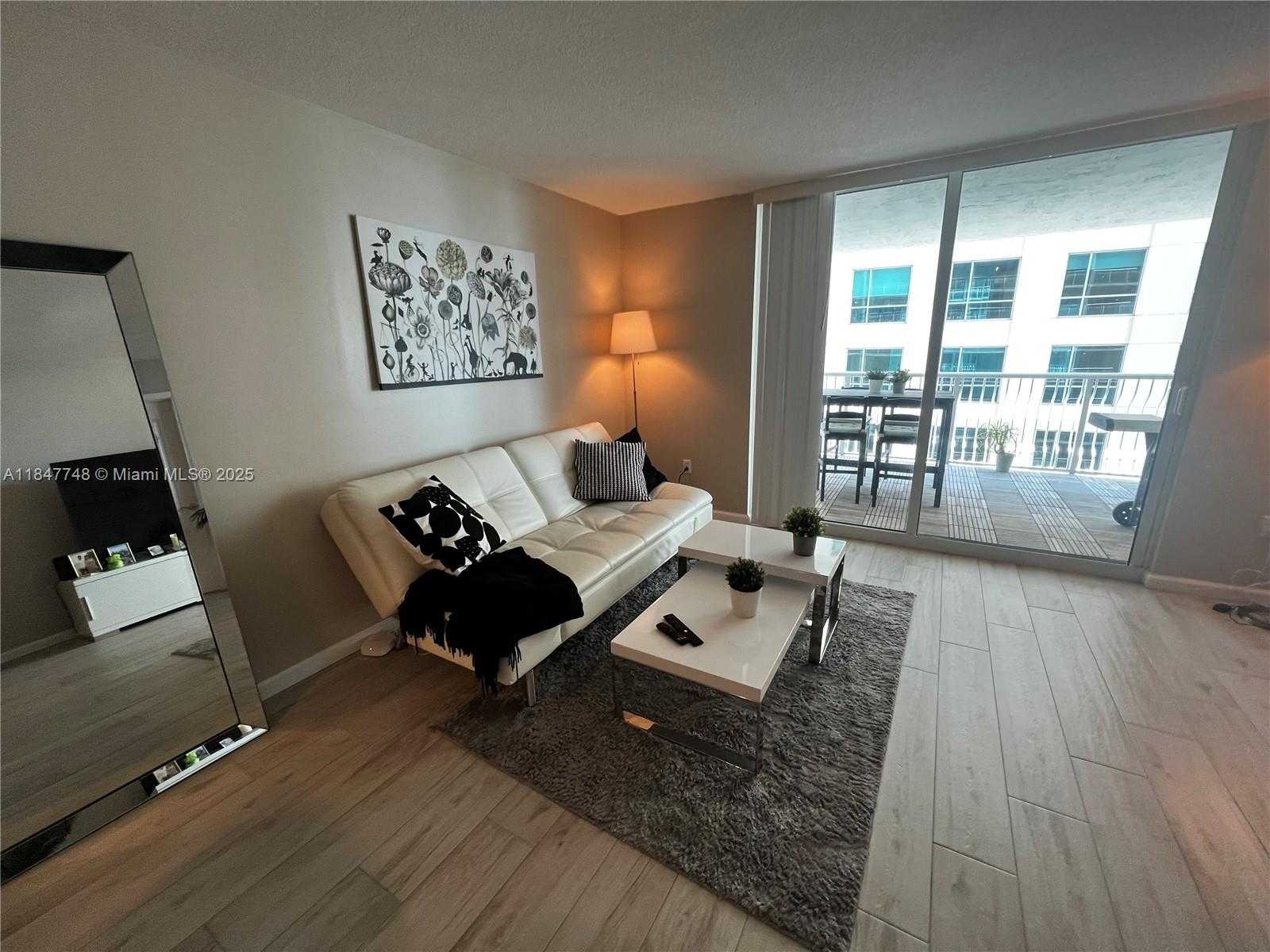 Small Image of 1200 BRICKELL BAY DR #3414, Miami Number 6