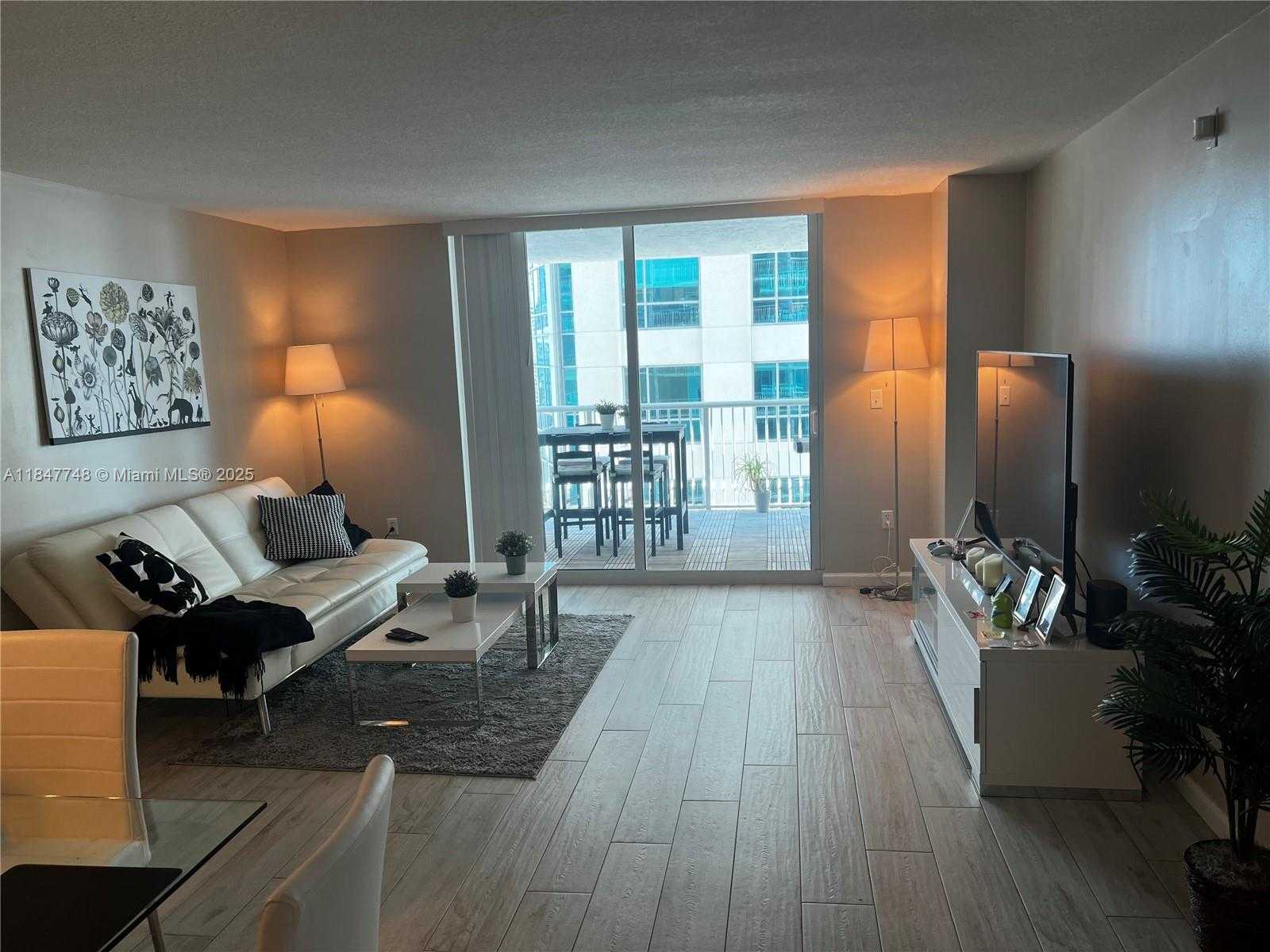 Small Image of 1200 BRICKELL BAY DR #3414, Miami Number 7