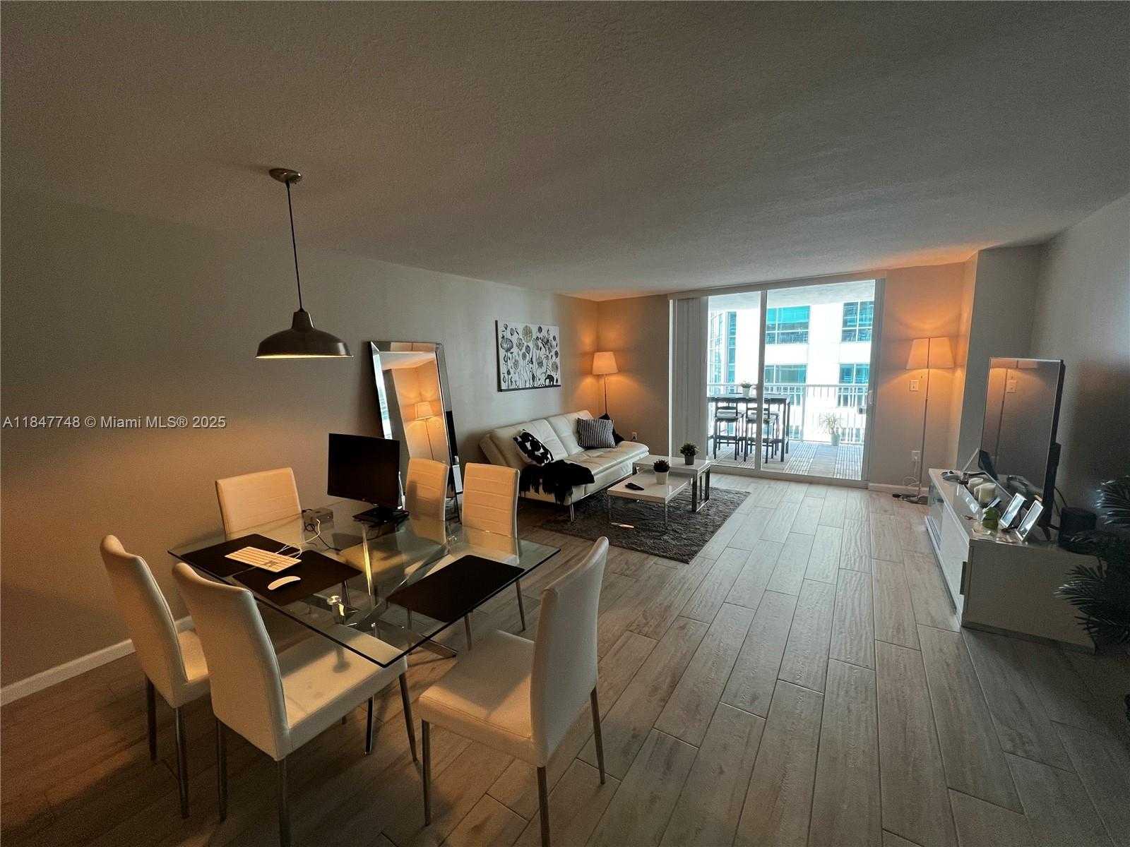Small Image of 1200 BRICKELL BAY DR #3414, Miami Number 8