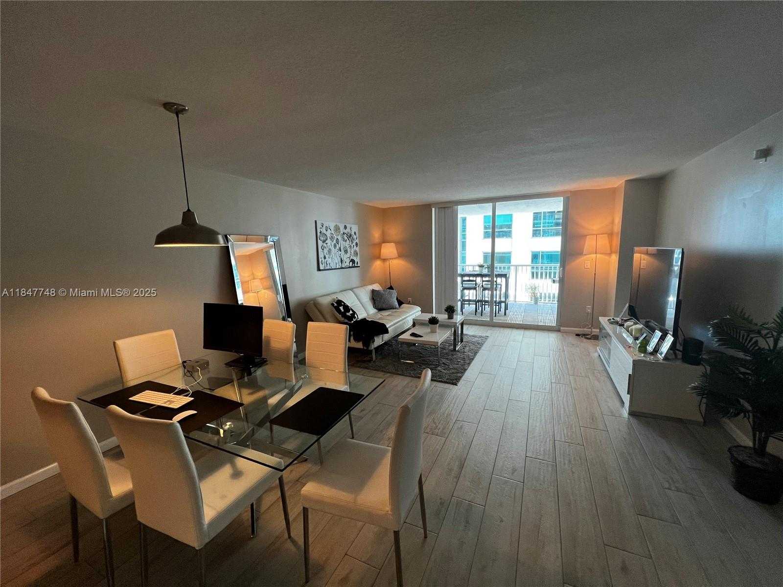 Small Image of 1200 BRICKELL BAY DR #3414, Miami Number 9