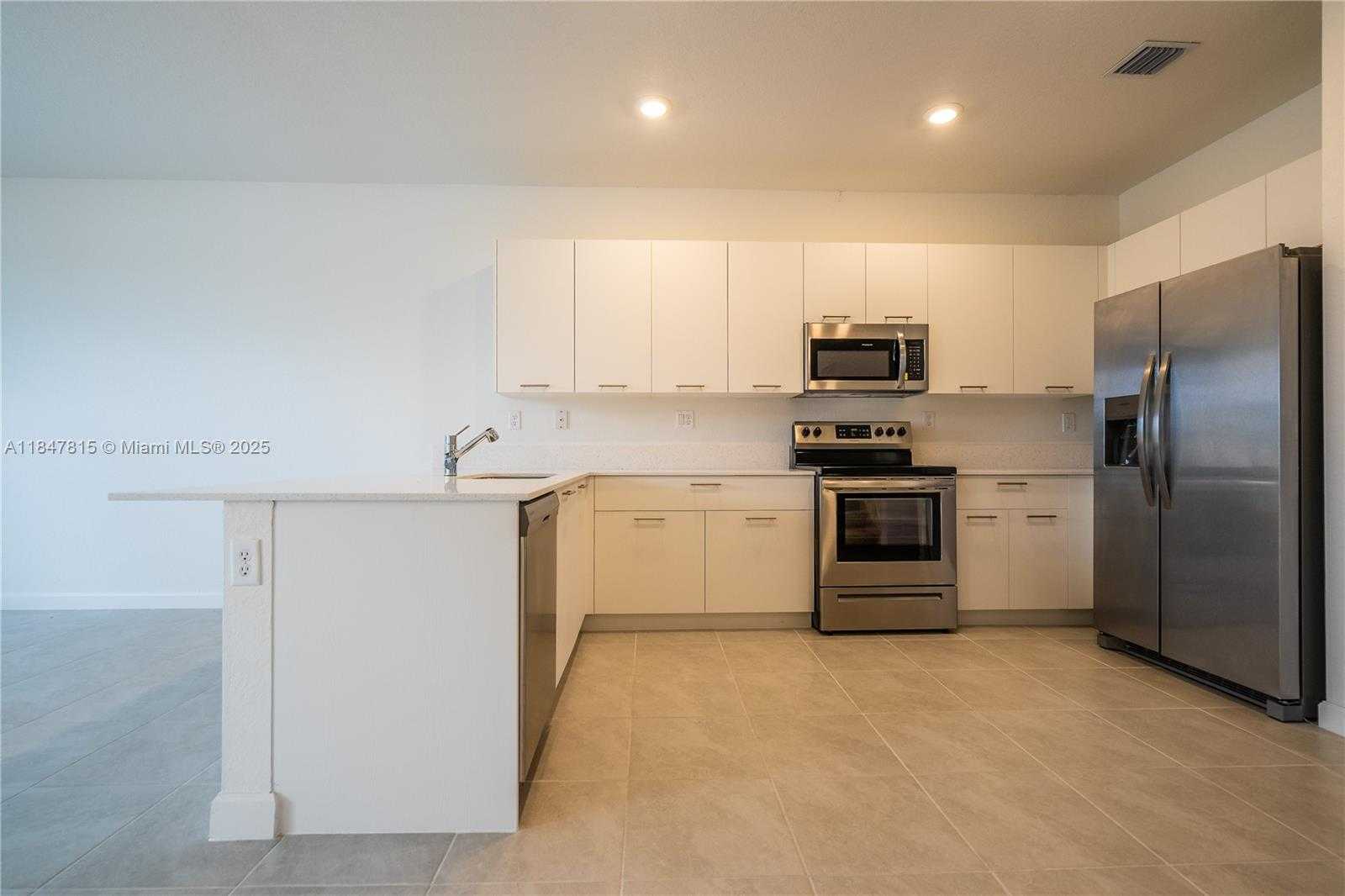 Small Image of 12811 NORTH WEST 23RD PLACE, Miami Number 6