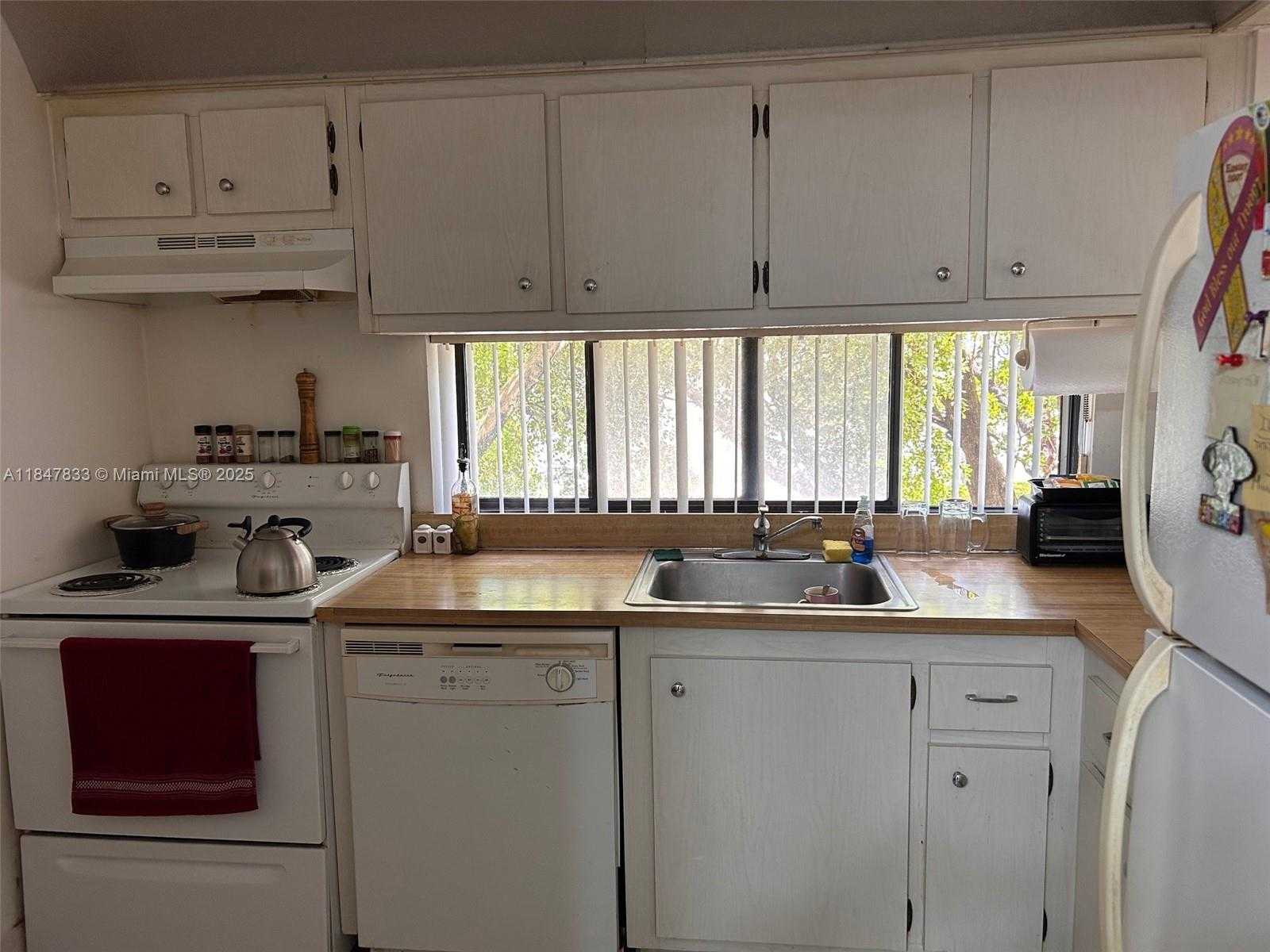 Small Image of 16909 NORTH BAY RD #320, Sunny Isles Beach Number 23