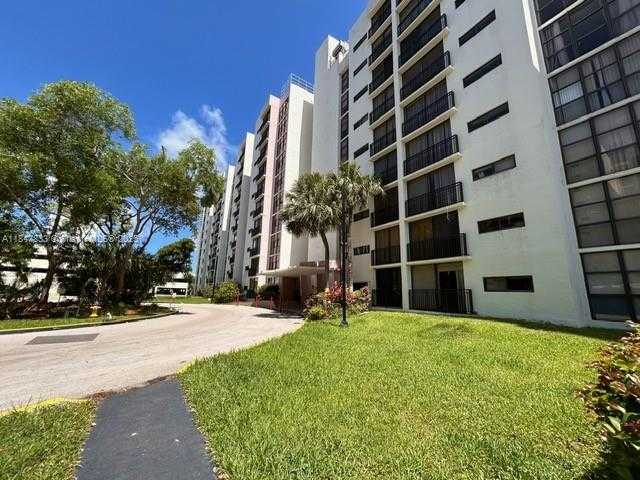 Small Image of 16909 NORTH BAY RD #320, Sunny Isles Beach Number 8