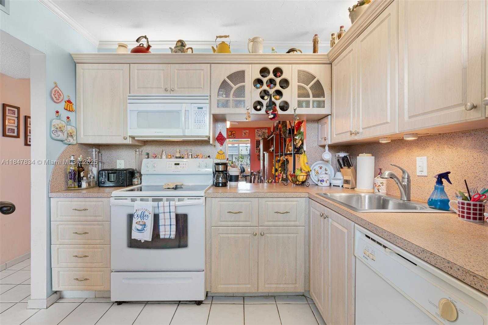 Small Image of 3120 HOLIDAY SPRINGS BLVD #301, Margate Number 3