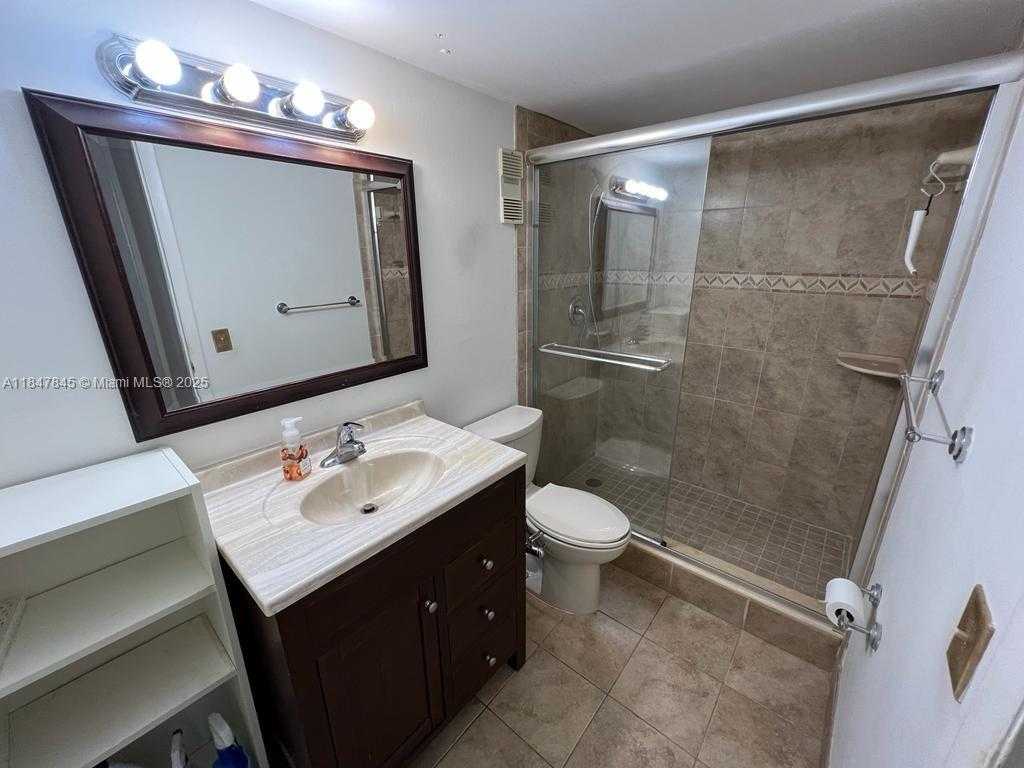 Small Image of 7160 FAIRWAY DR #J18, Miami Lakes Number 10