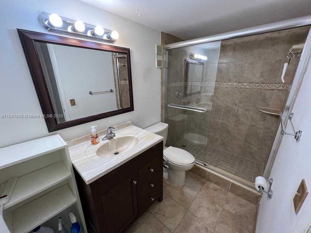 Small Image of 7160 FAIRWAY DR #J18, Miami Lakes Number 11