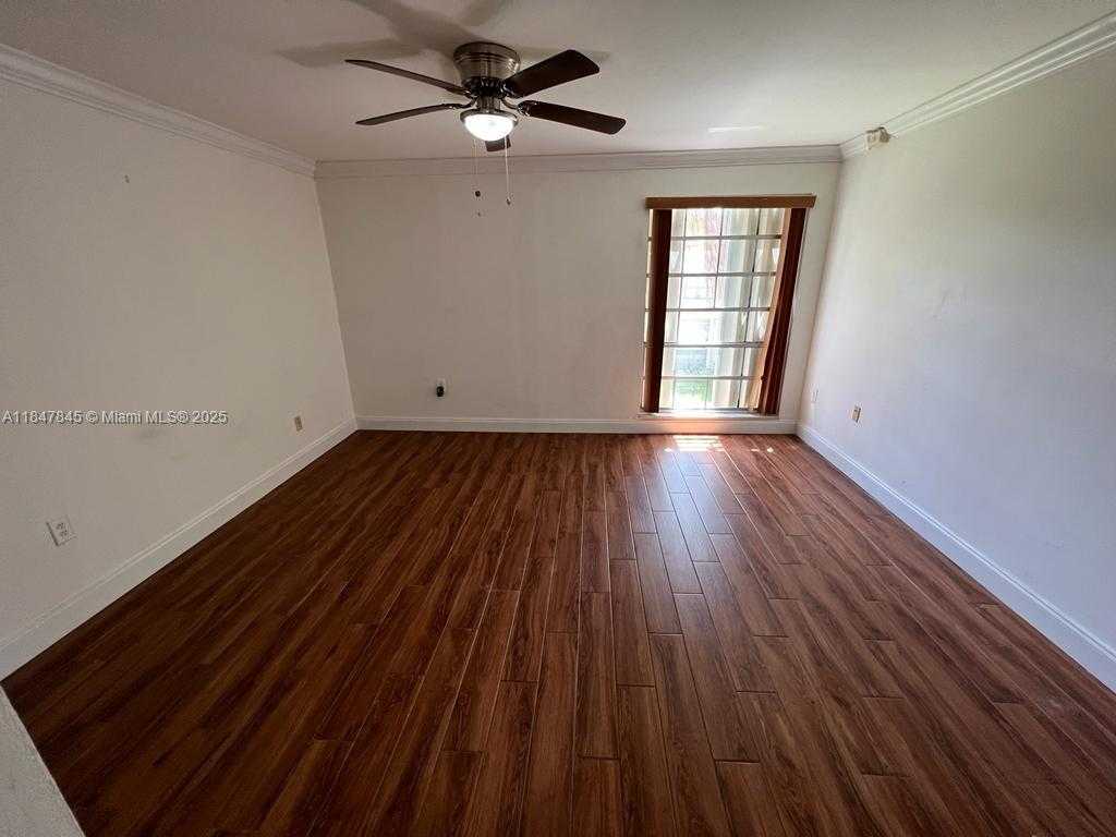 Small Image of 7160 FAIRWAY DR #J18, Miami Lakes Number 12