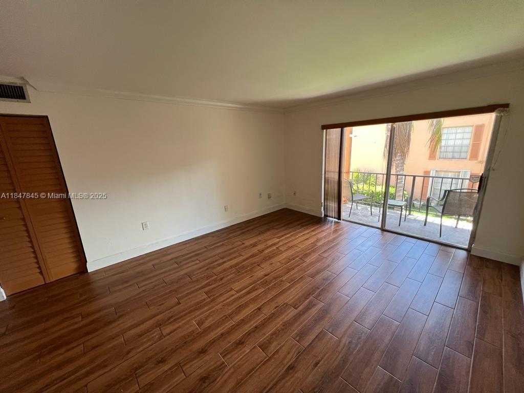 Small Image of 7160 FAIRWAY DR #J18, Miami Lakes Number 3
