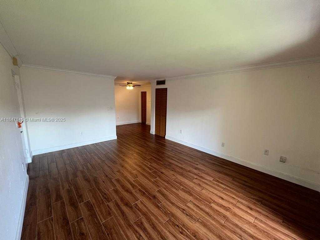 Small Image of 7160 FAIRWAY DR #J18, Miami Lakes Number 5