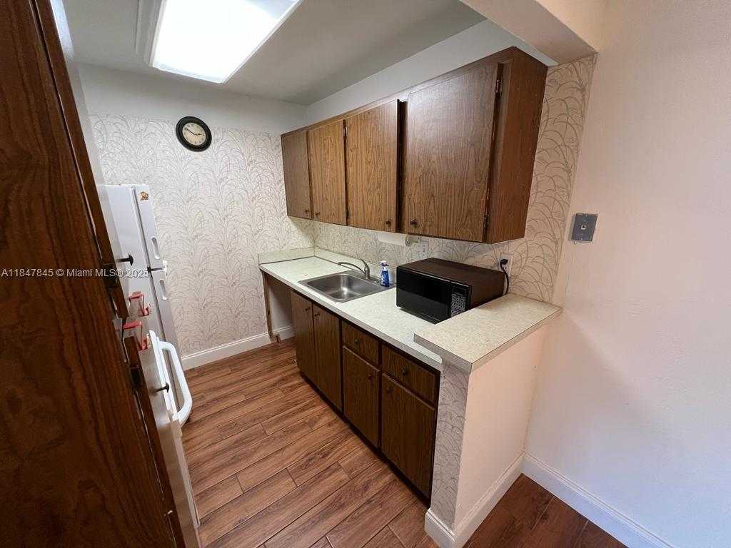 Small Image of 7160 FAIRWAY DR #J18, Miami Lakes Number 8