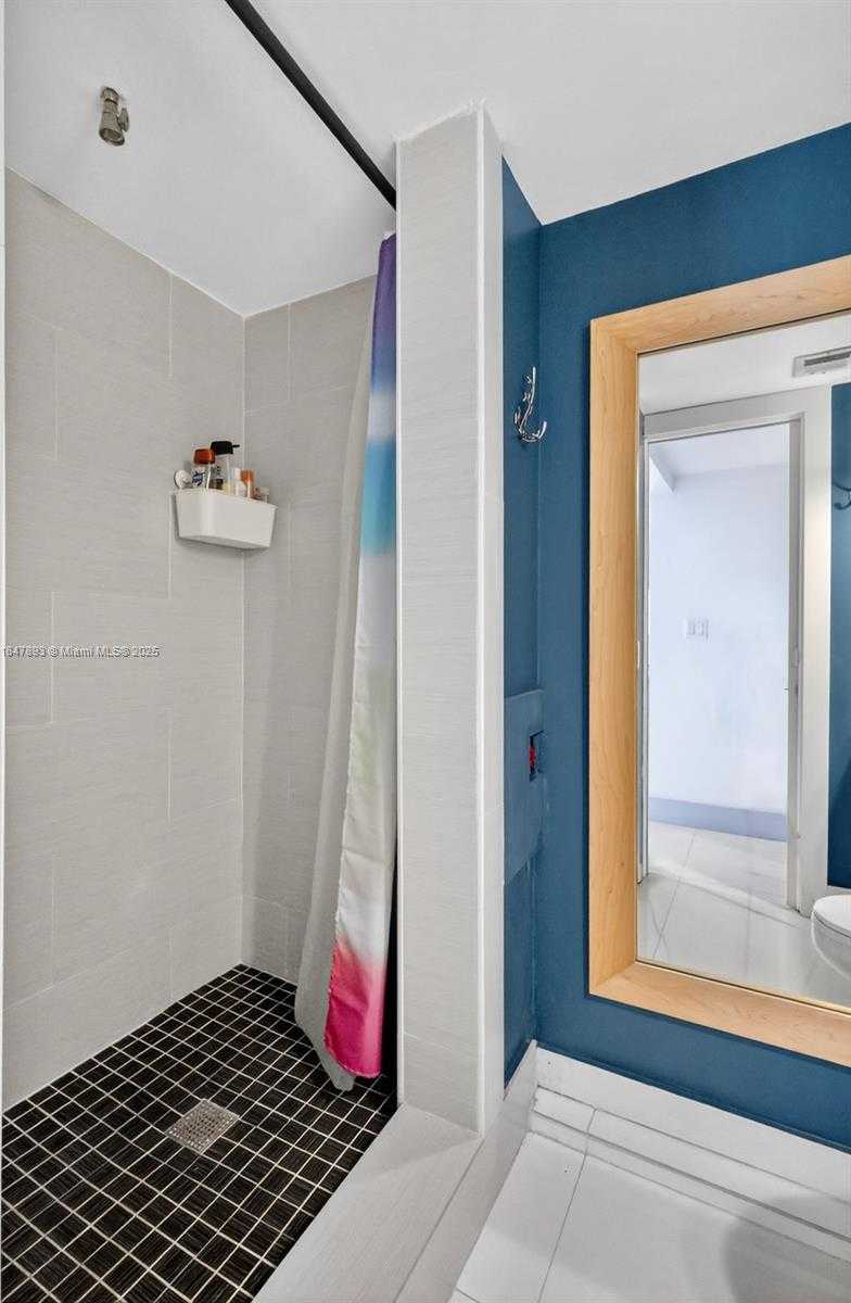 Small Image of 1245 WEST AVE #401, Miami Beach Number 15