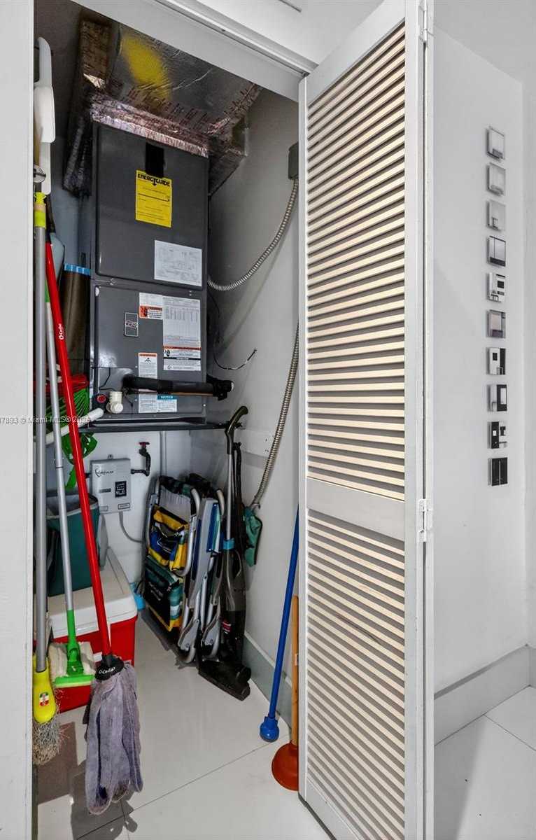 Small Image of 1245 WEST AVE #401, Miami Beach Number 16