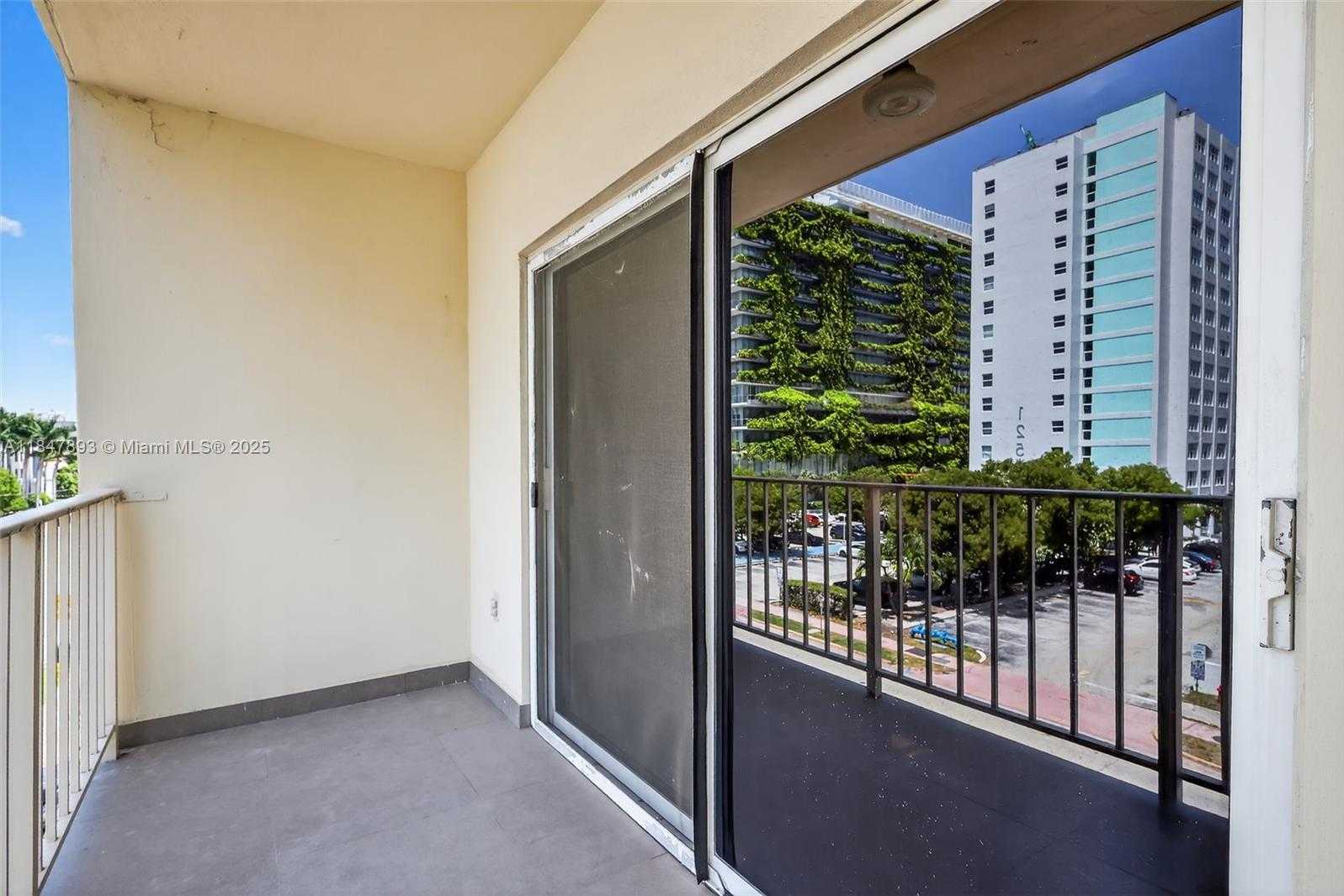 Small Image of 1245 WEST AVE #401, Miami Beach Number 17