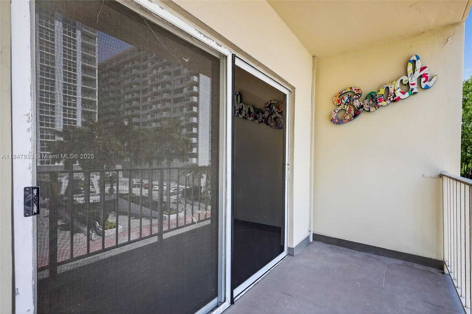 Small Image of 1245 WEST AVE #401, Miami Beach Number 19