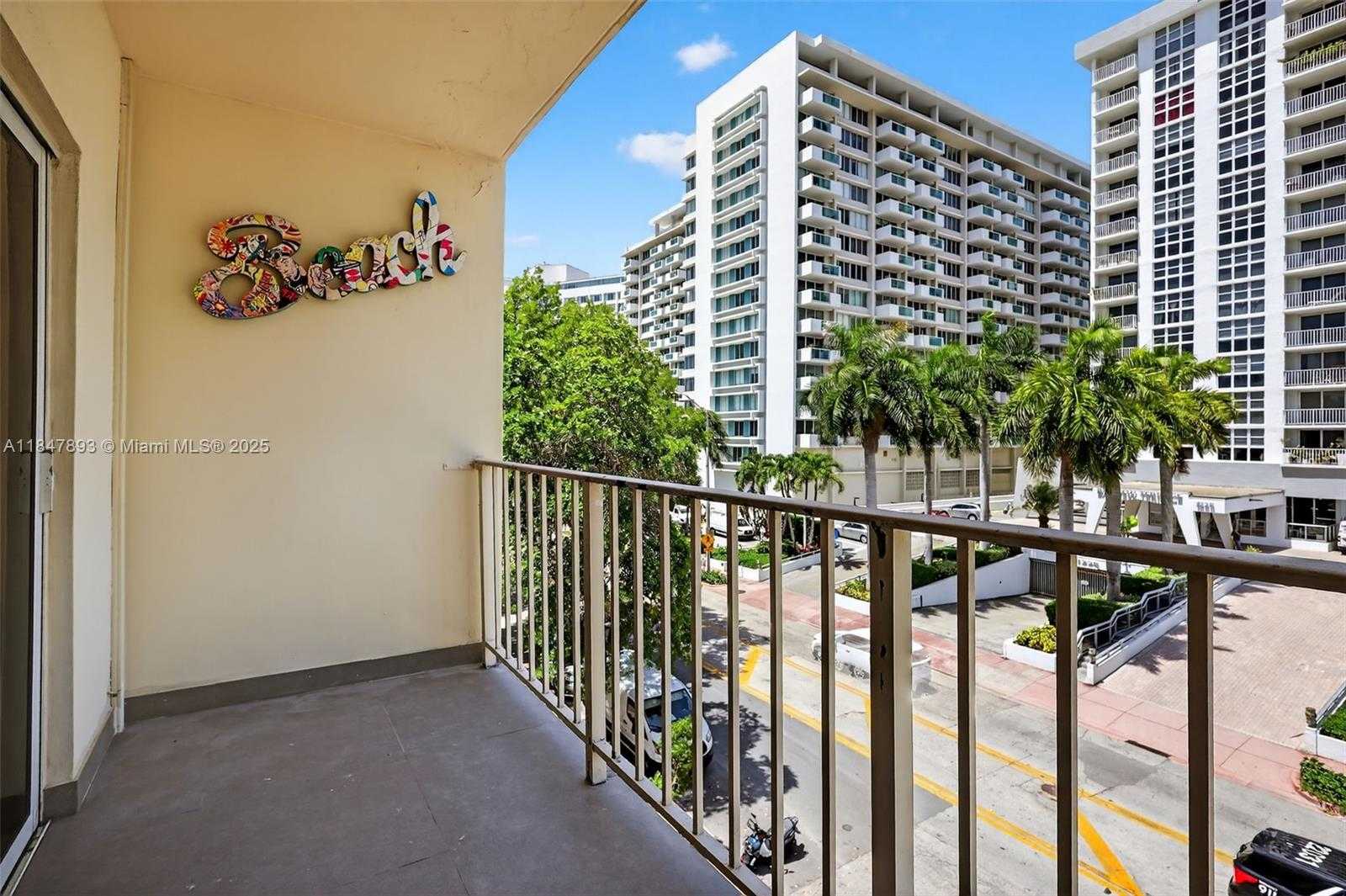 Small Image of 1245 WEST AVE #401, Miami Beach Number 20