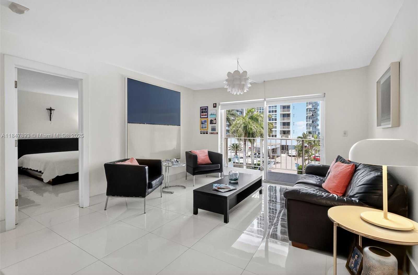 Small Image of 1245 WEST AVE #401, Miami Beach Number 3