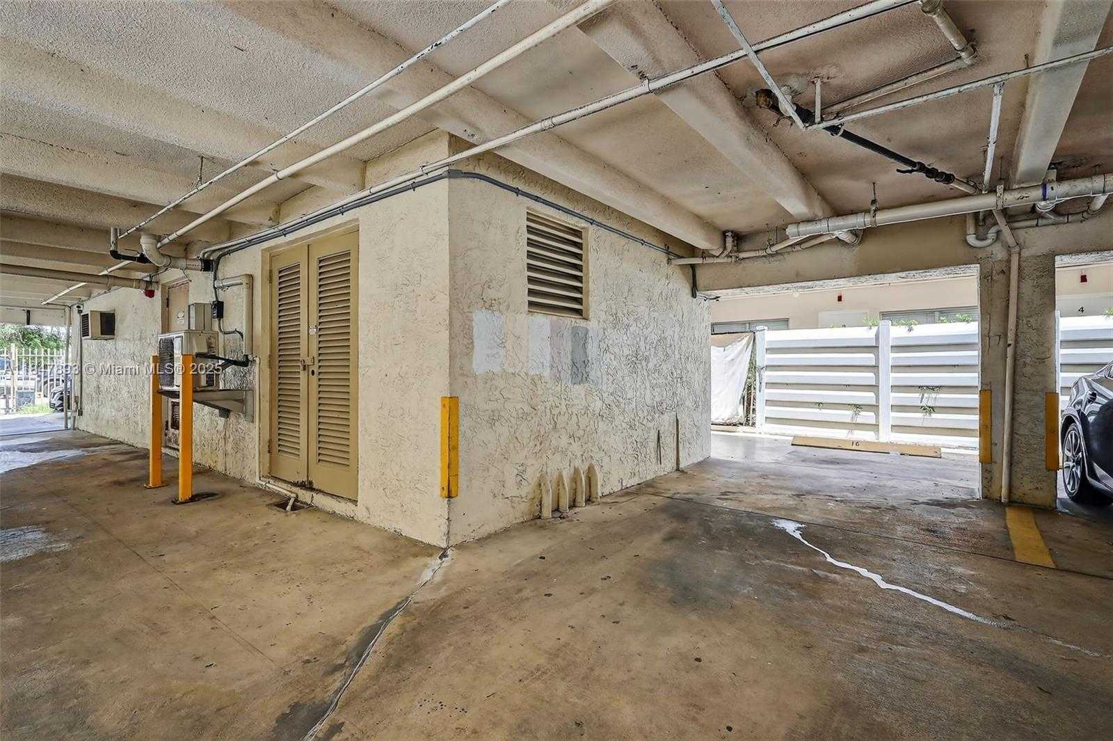 Small Image of 1245 WEST AVE #401, Miami Beach Number 37