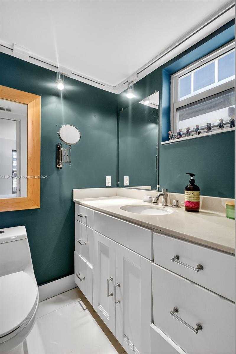 Small Image of 1245 WEST AVE #401, Miami Beach Number 9