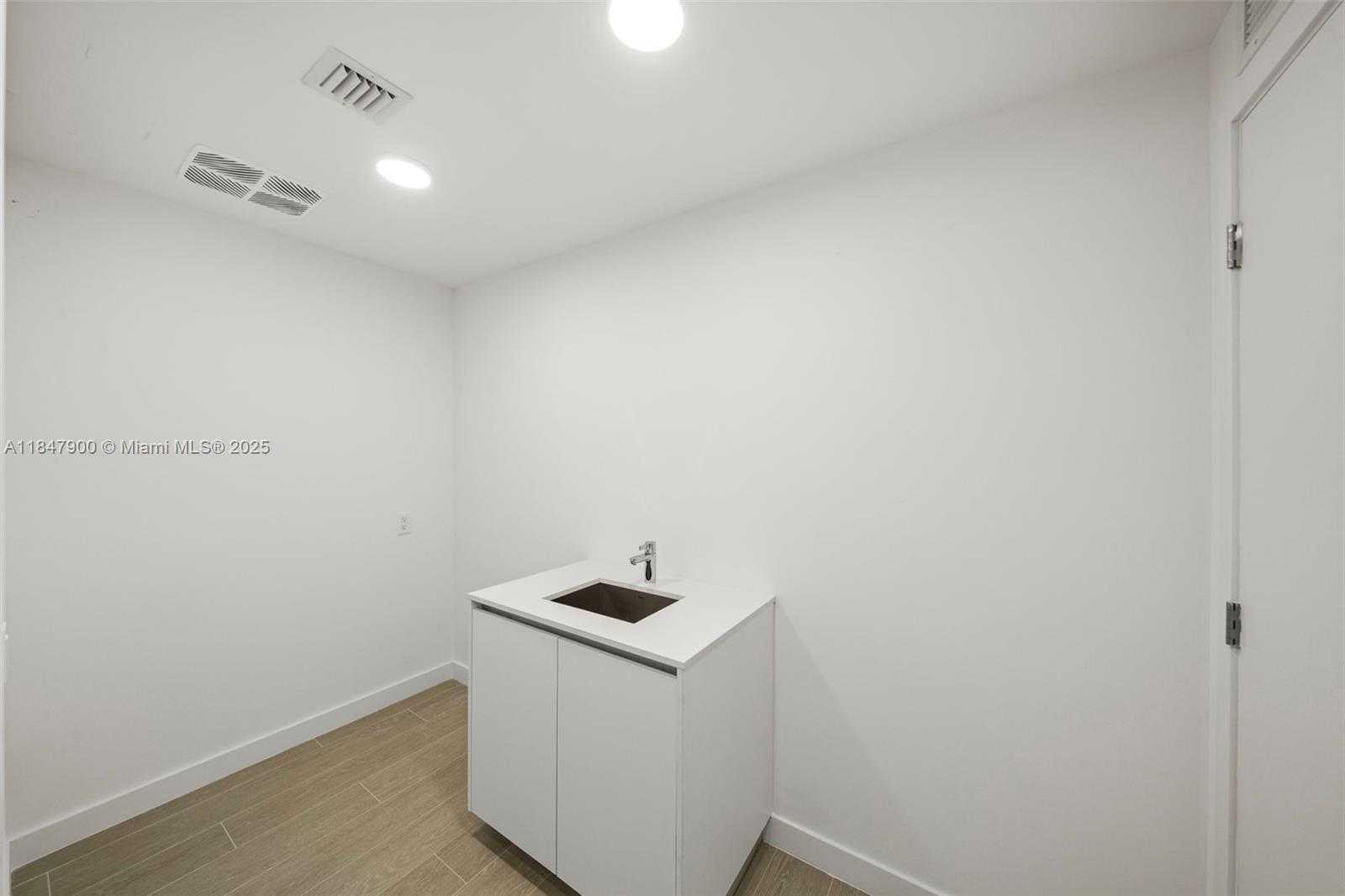 Small Image of Miami Beach Number 63