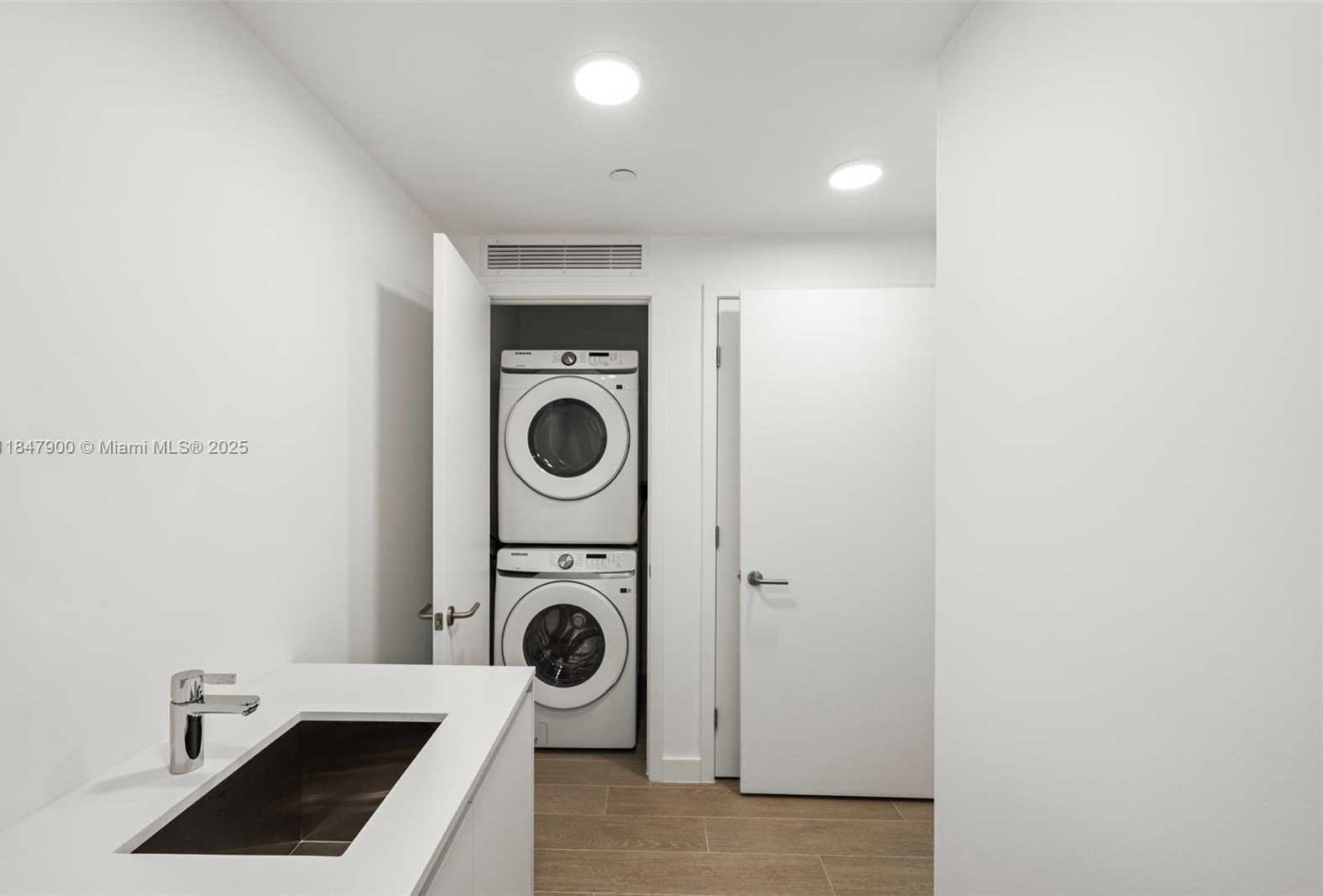 Small Image of Miami Beach Number 64