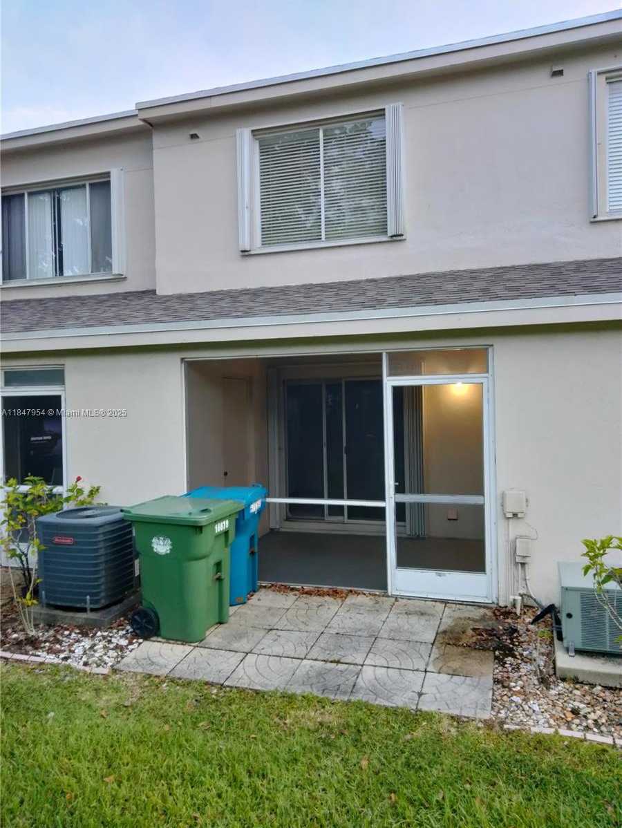 Small Image of 16679 HEMINGWAY DR, Weston Number 12
