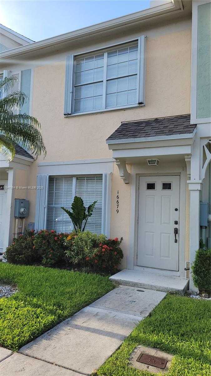 Small Image of 16679 HEMINGWAY DR, Weston Number 2