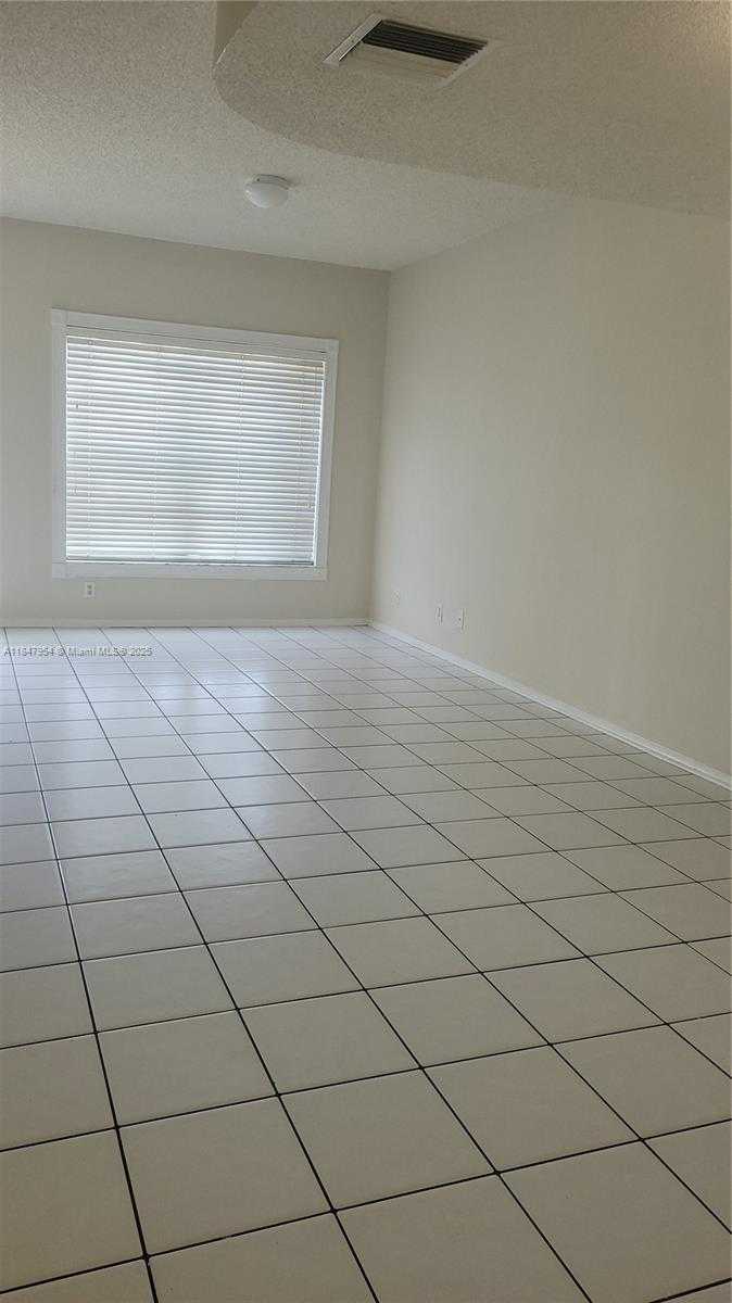 Small Image of 16679 HEMINGWAY DR, Weston Number 4