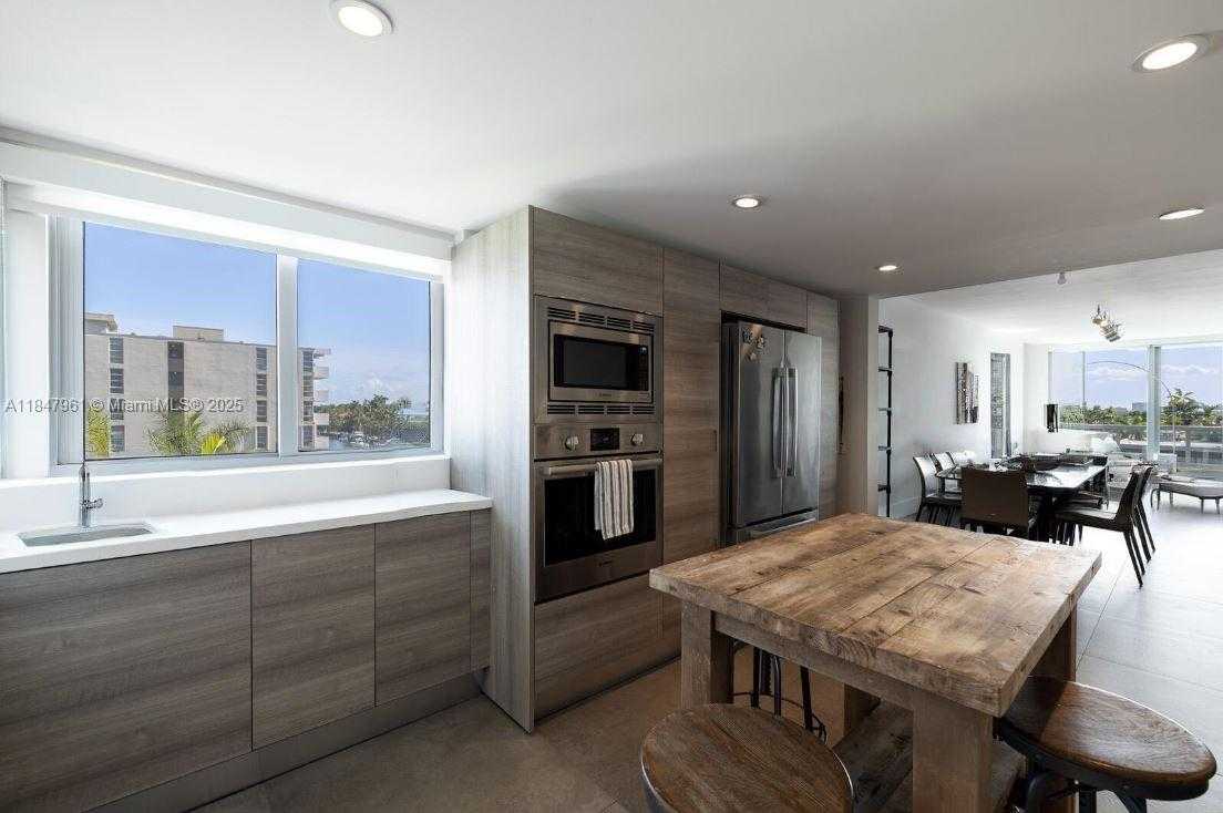 Small Image of Bay Harbor Islands Number 3