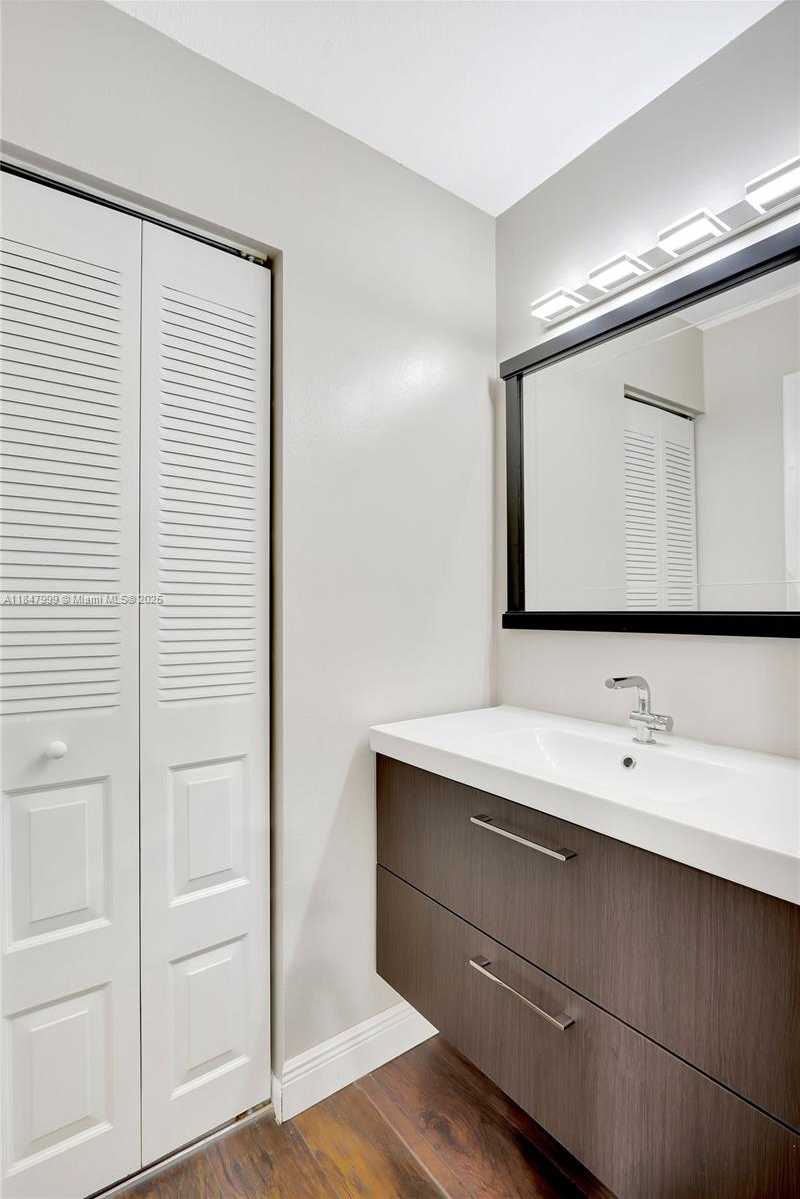 Small Image of 13554 SOUTH WEST 48TH TER, Miami Number 16